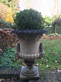 Pair of Garden Urns in Concrete, United Kingdom, 20th Century