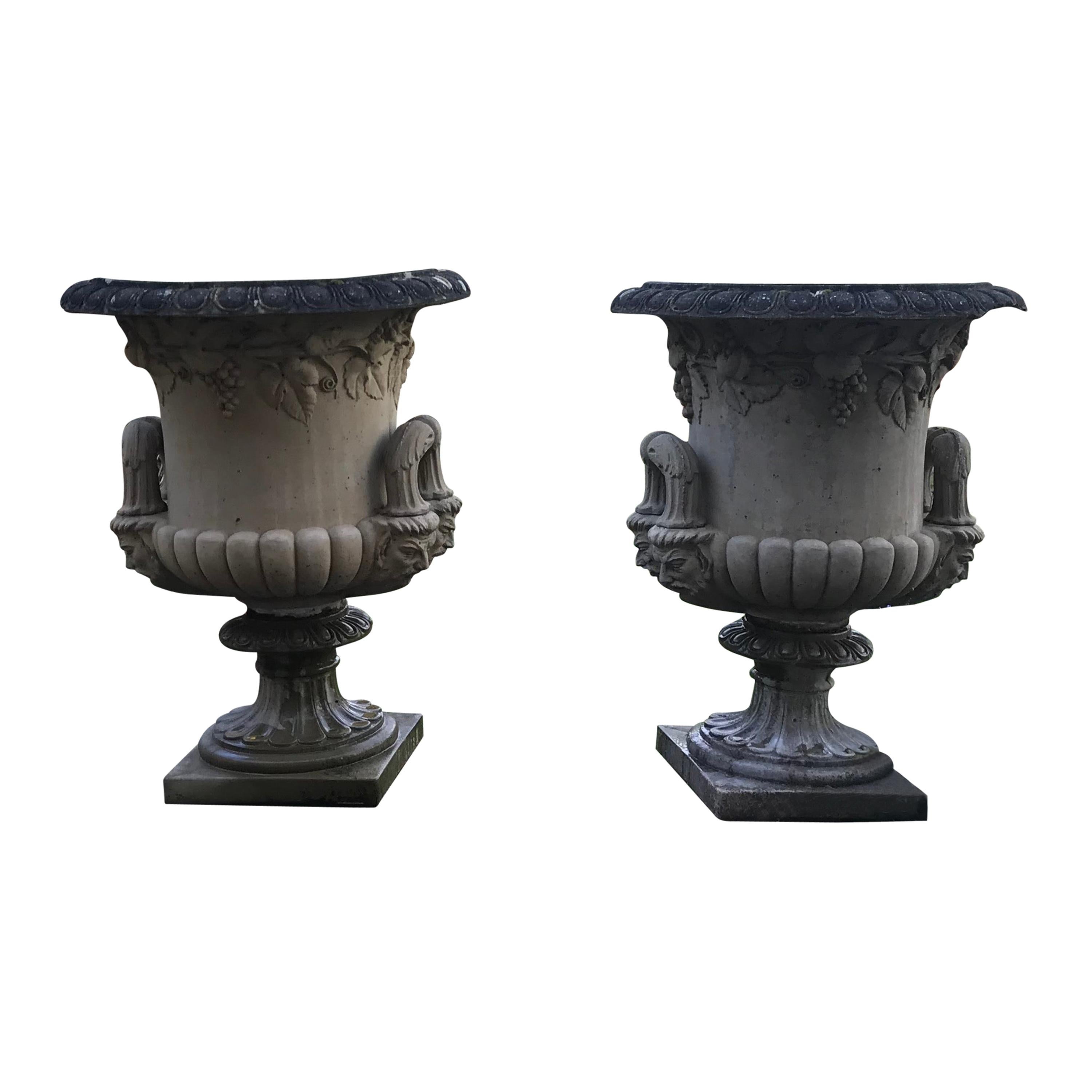 Pair of Garden Urns in Concrete, United Kingdom, 20th Century im Angebot