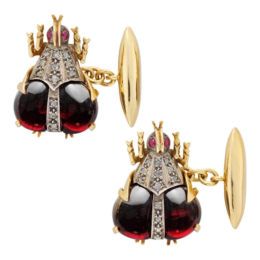 Coppia di gemelli a forma di scarabeo in granato e diamante