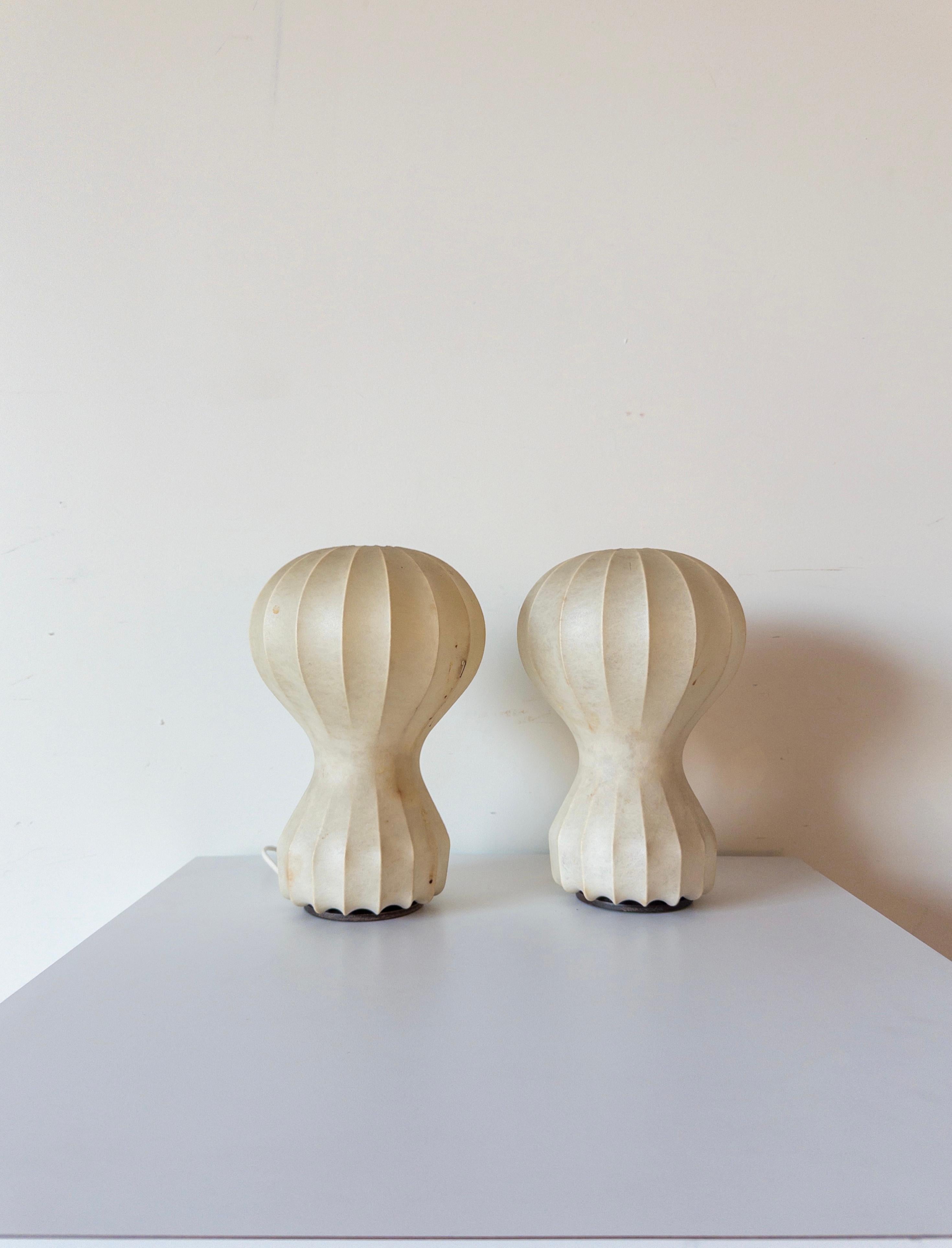Gatto lamp is original from the 1960s, by Achille and Pier Giacomo Castiglioni for Flos.

