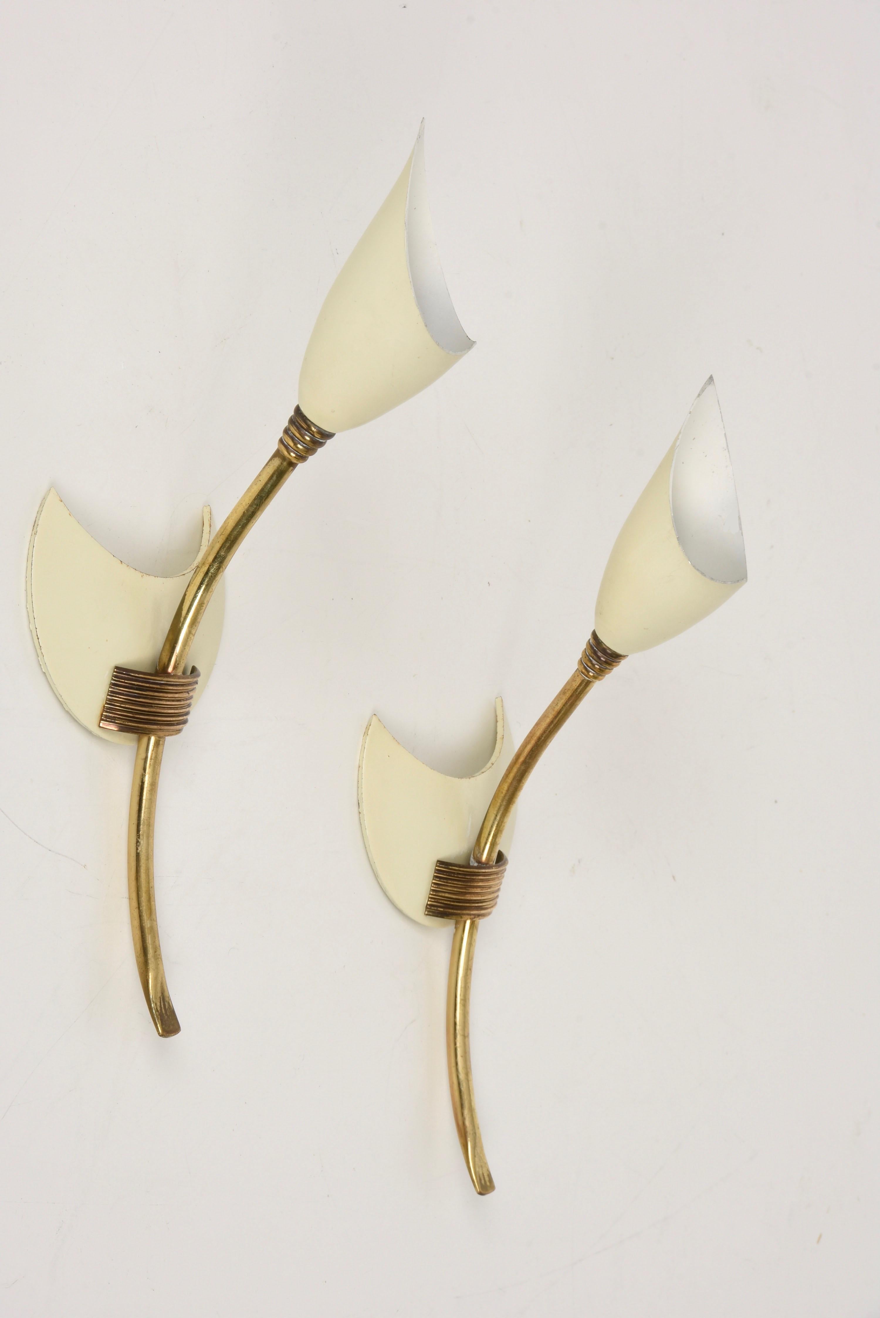 Pair of GCME Midcentury Brass and Enamelled Aluminum Italian Tulip Sconces 1950s For Sale 6