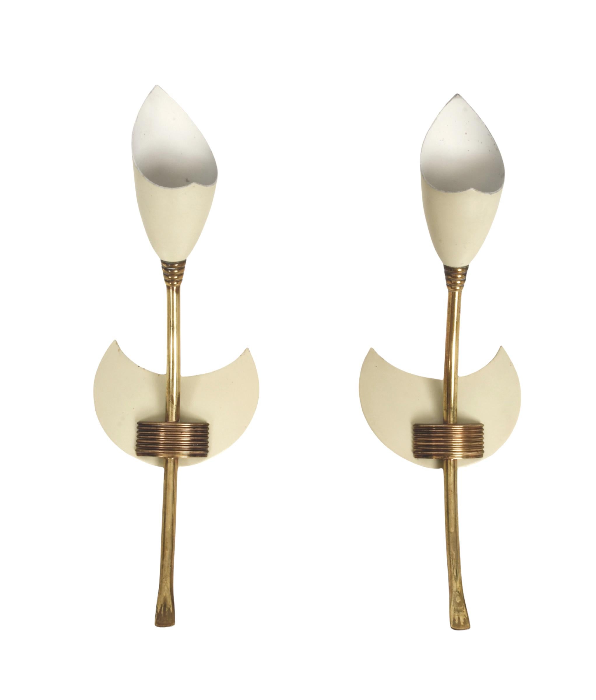 Mid-20th Century Pair of GCME Midcentury Brass and Enamelled Aluminum Italian Tulip Sconces 1950s For Sale