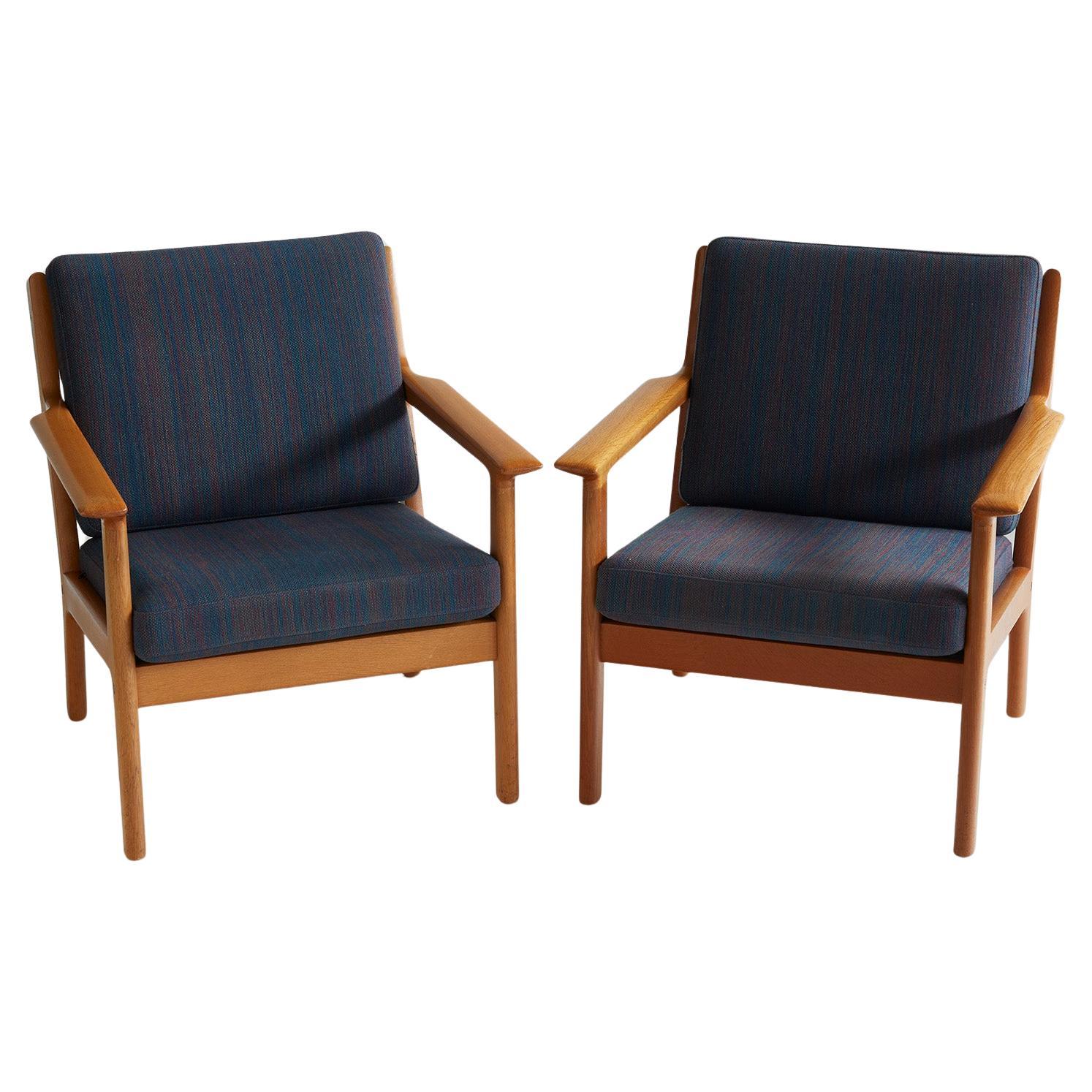 Pair of "GE-265" Lounge Chairs by Hans J. Wegner, Denmark, C. 1960 For Sale