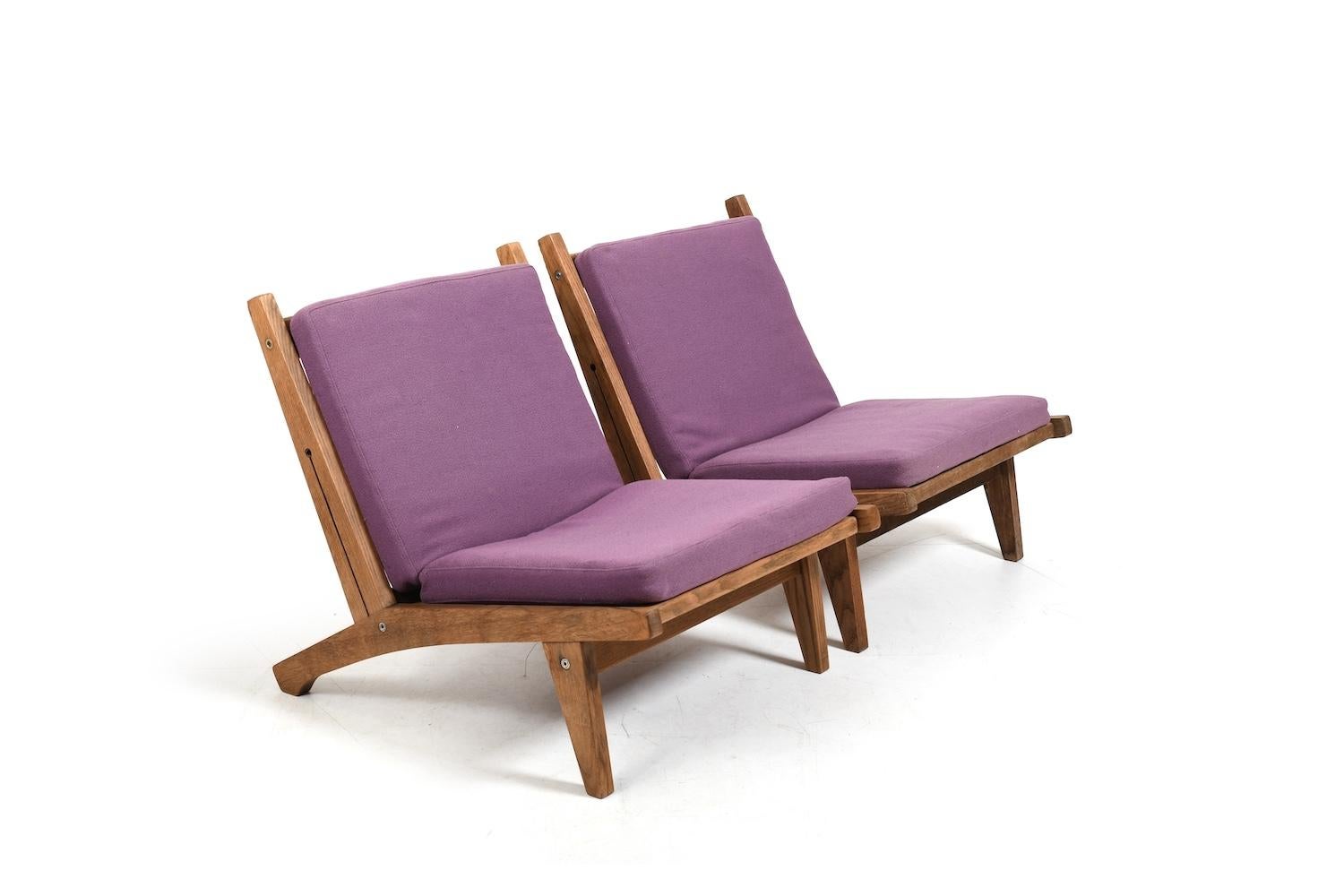 XX secolo Coppia di poltrone GE-375 in Oak di Hans J. Wegner in vendita