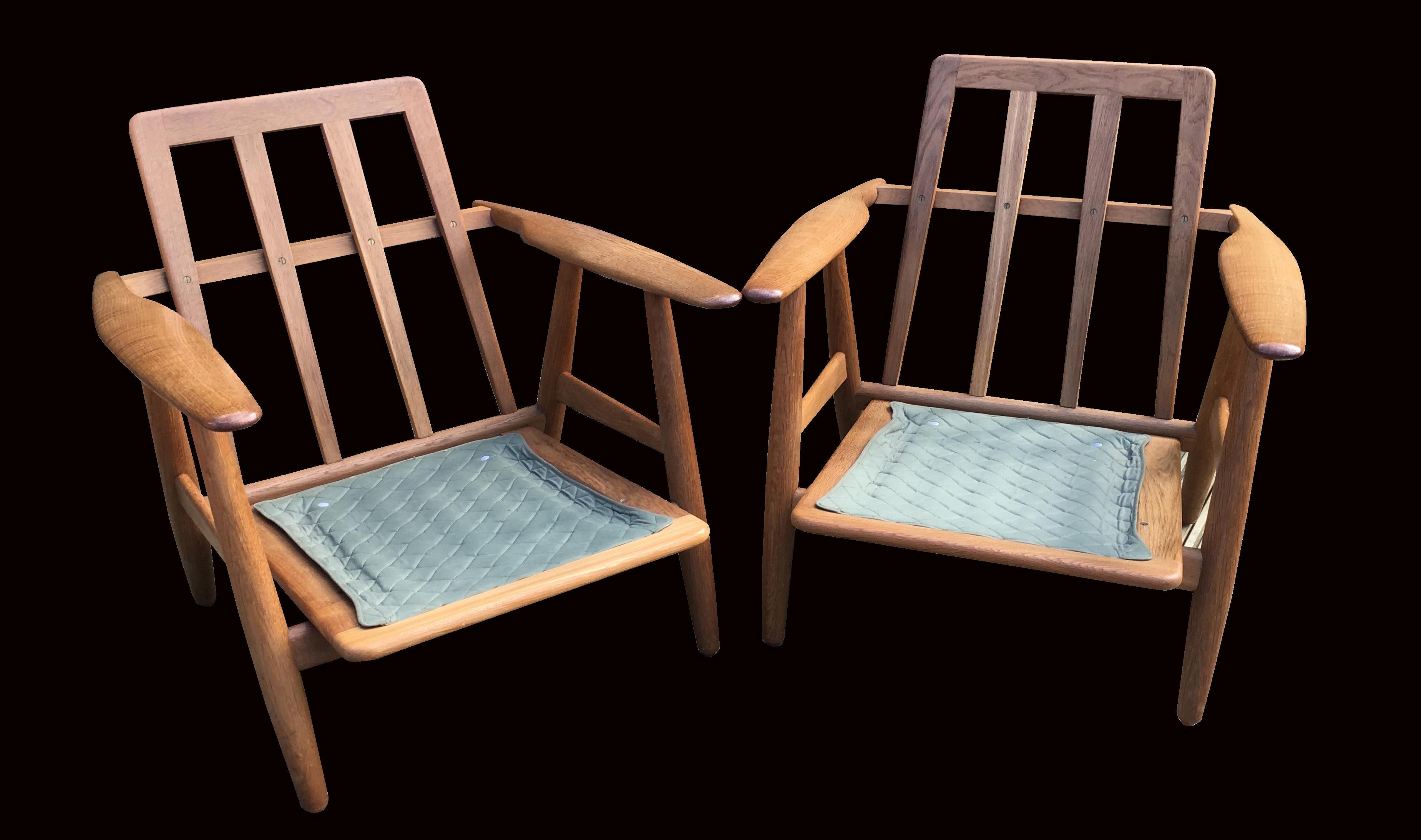 Scandinavian Modern Pair of GE240 Cigar Chairs by Hans J Wegner for GETAMA, Upholstered in Grey Wool