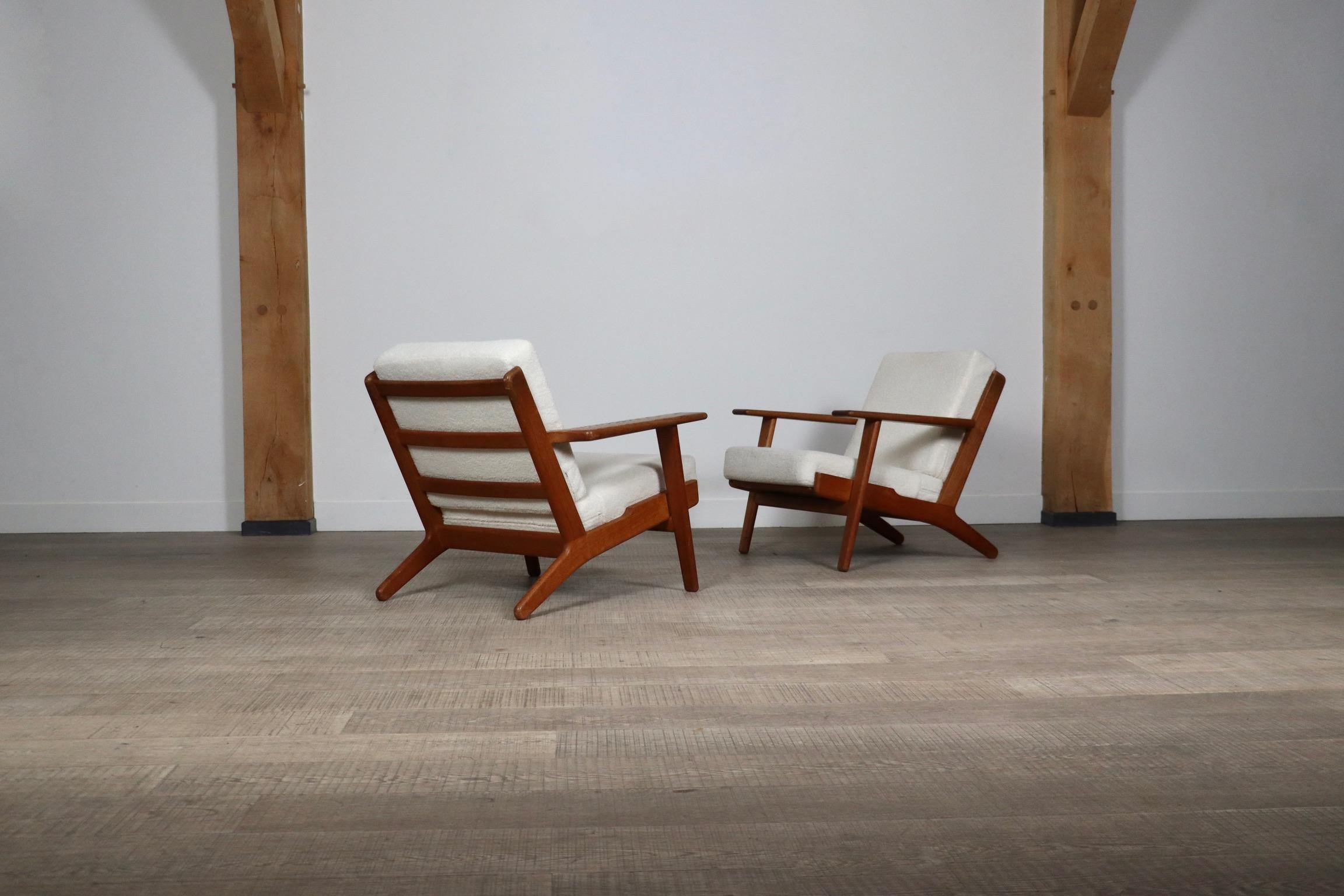 Pair Of GE290 Armchairs In Bouclé By Hans Wegner For Getama, Denmark, 1950s For Sale 6