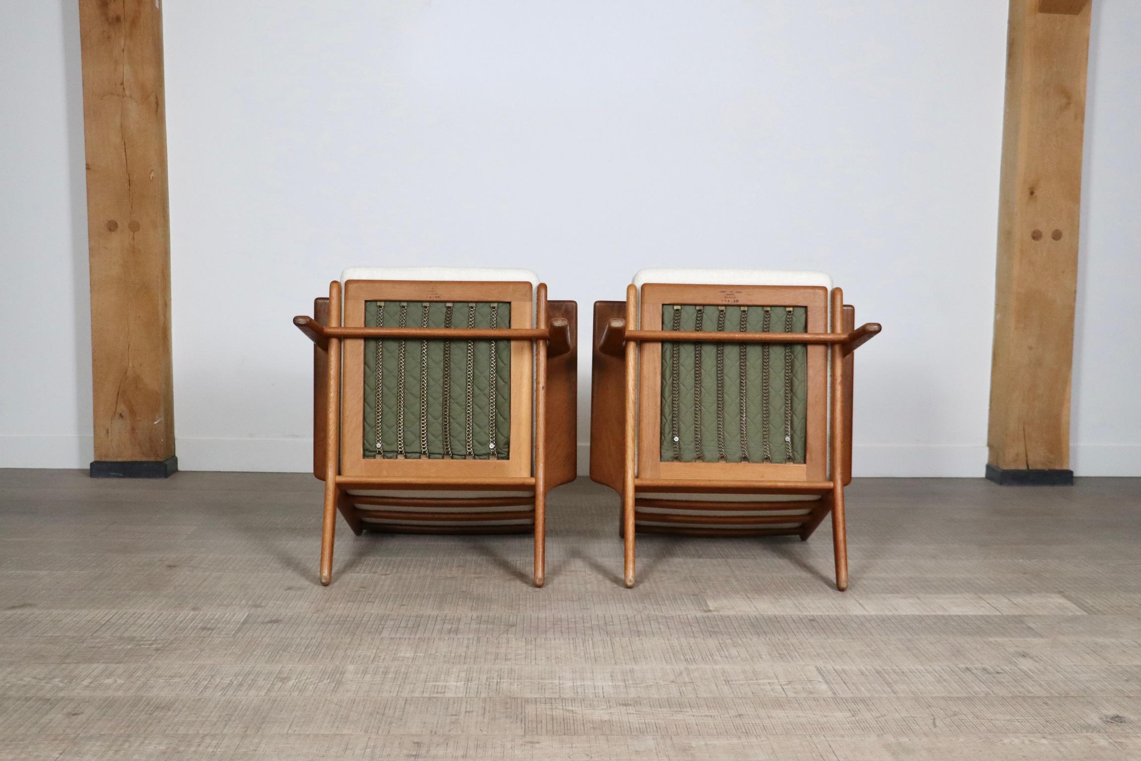 Pair Of GE290 Armchairs In Bouclé By Hans Wegner For Getama, Denmark, 1950s For Sale 8