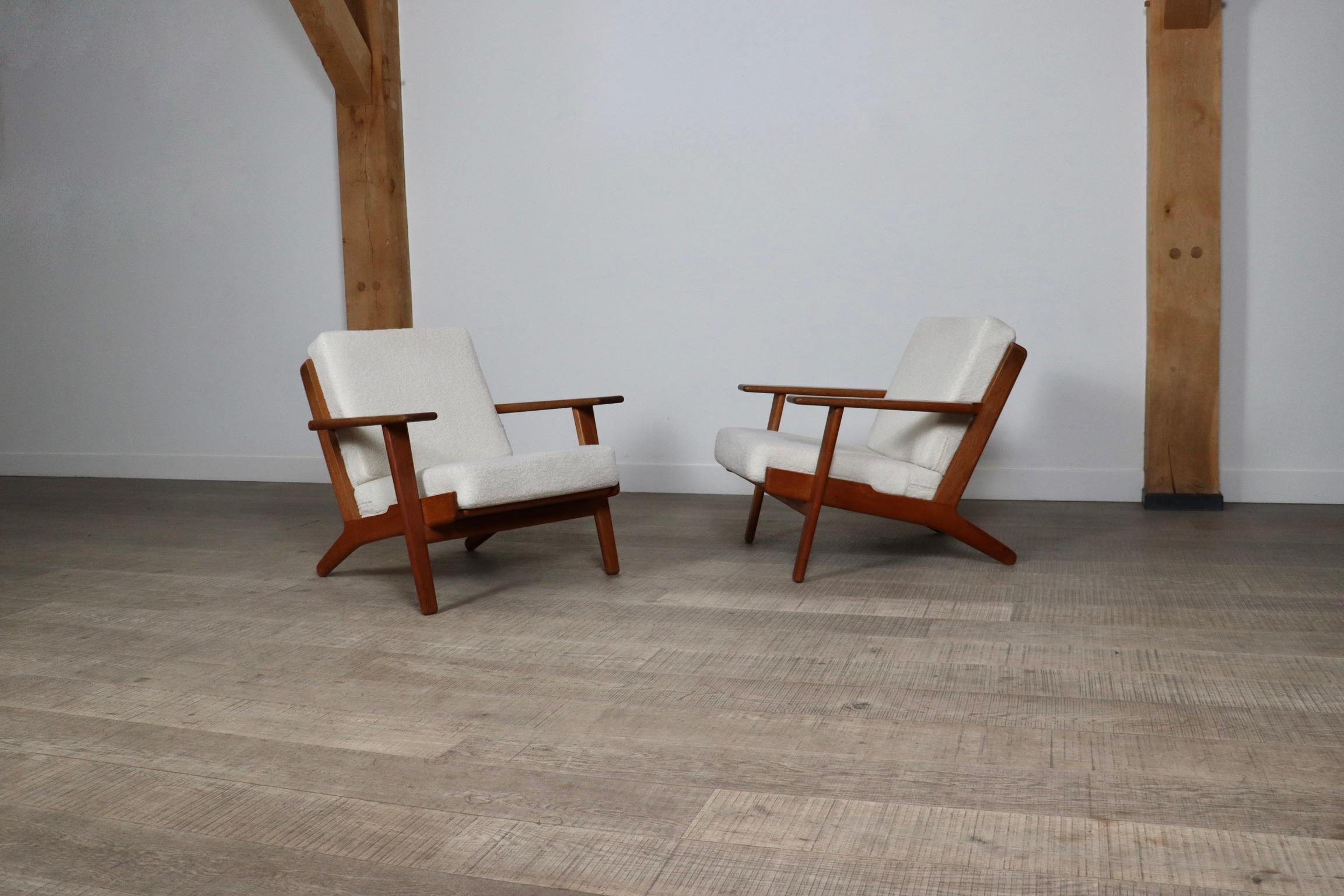 Pair Of GE290 Armchairs In Bouclé By Hans Wegner For Getama, Denmark, 1950s For Sale 3