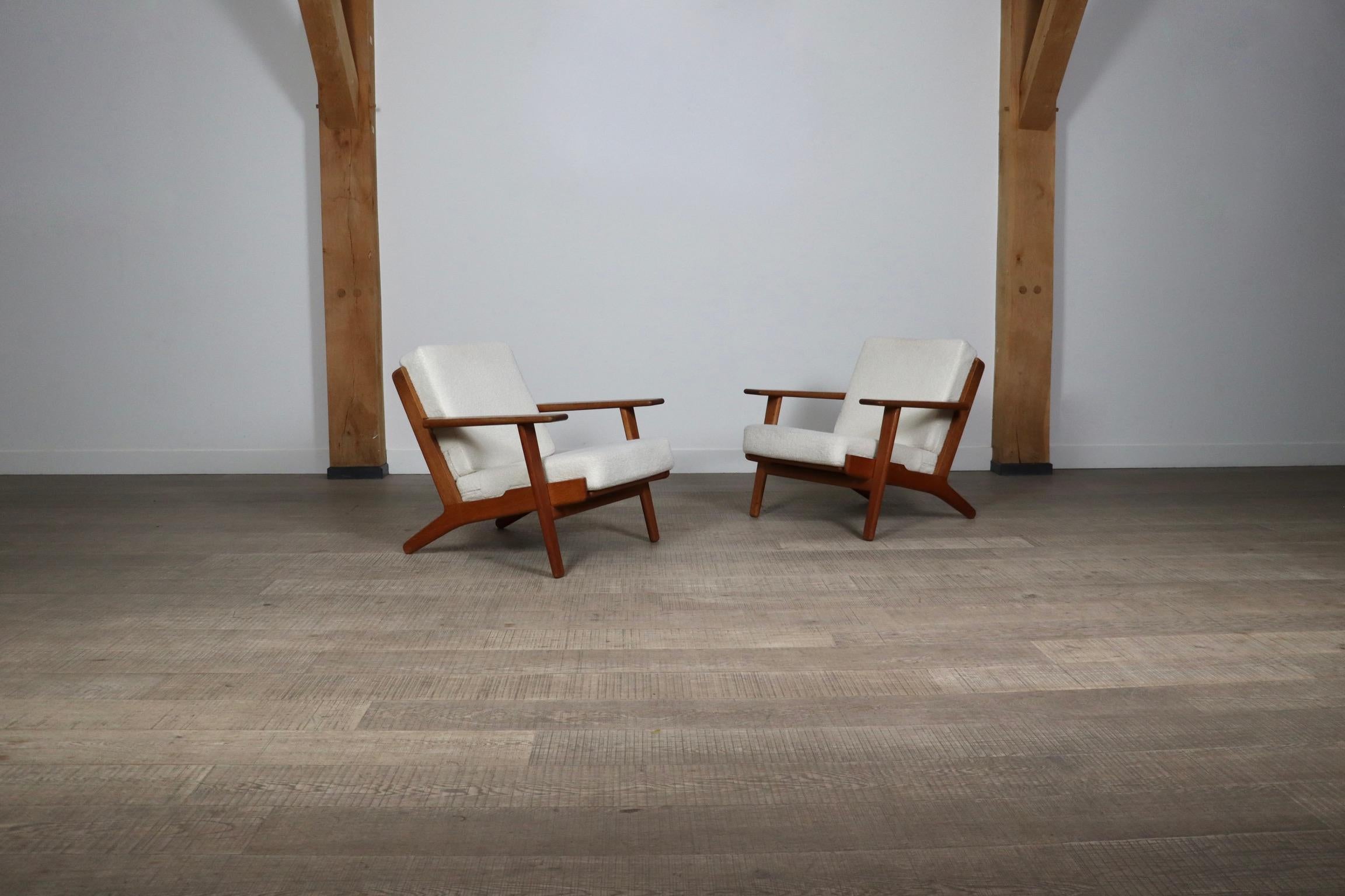 Pair Of GE290 Armchairs In Bouclé By Hans Wegner For Getama, Denmark, 1950s For Sale 5