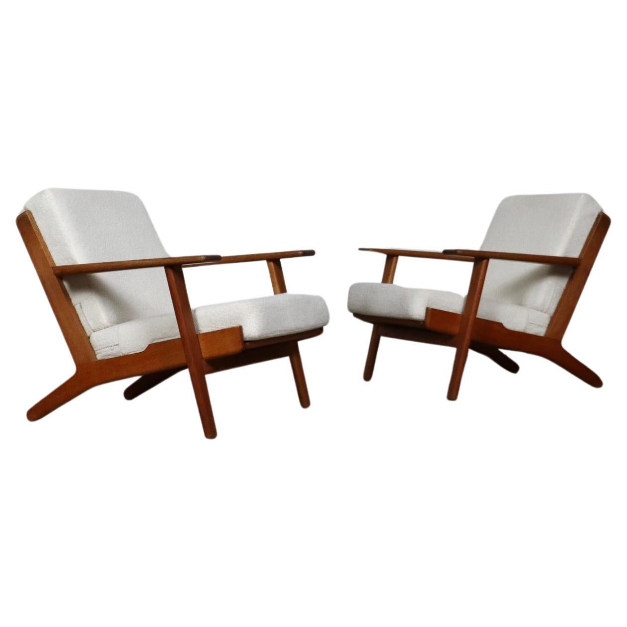 Pair Of GE290 Armchairs In Bouclé By Hans Wegner For Getama, Denmark, 1950s For Sale