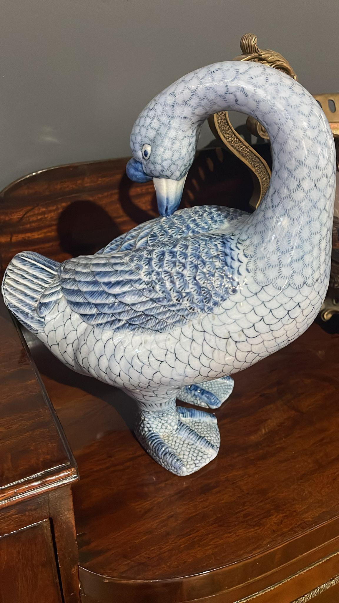 Chinese Export PAIR OF GEESE  On Chinese Ceramics, end 19th Century/beginning 20th For Sale
