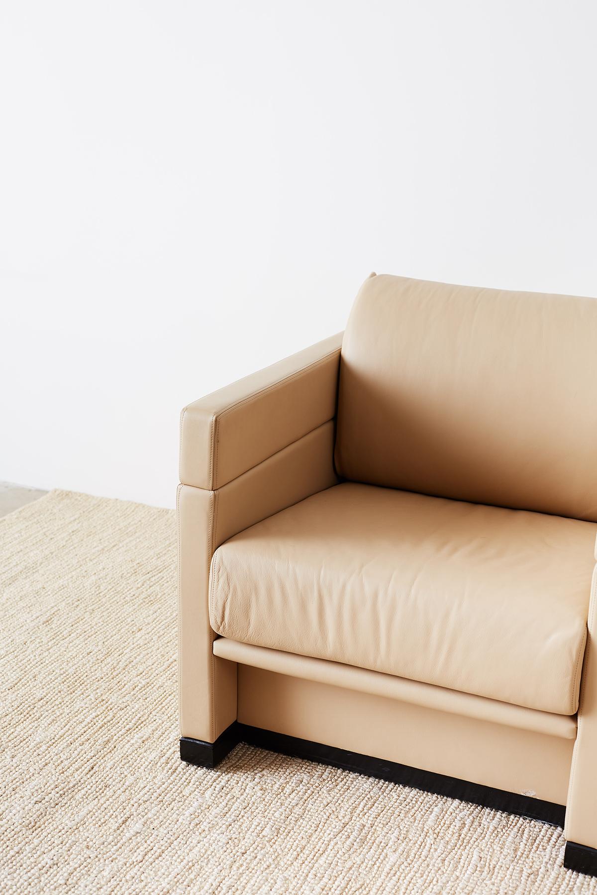 XXIe siècle et contemporain Paire de chaises cubiques en cuir Geiger pour Herman Miller en vente