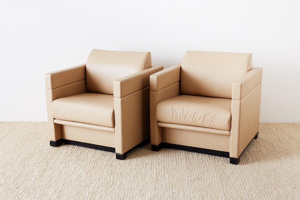 Cuir Paire de chaises cubiques en cuir Geiger pour Herman Miller en vente