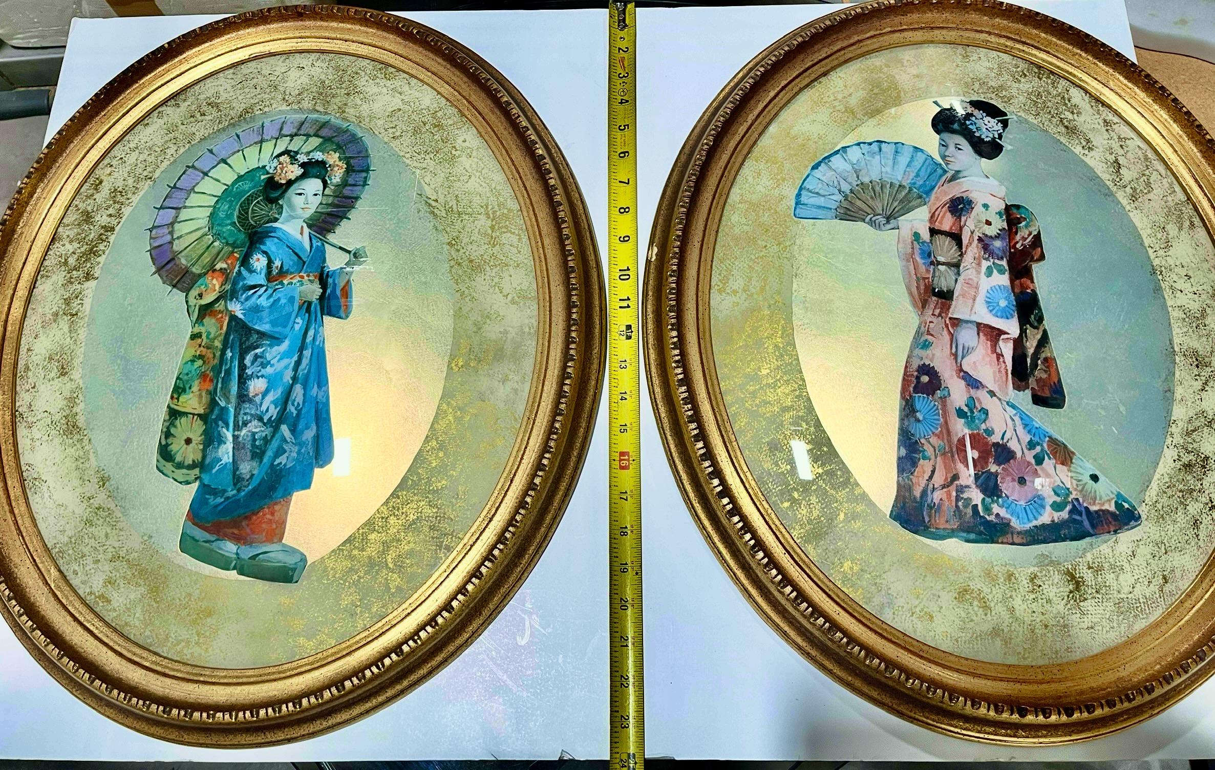 Paar Geishas in ovalen konvexen Rahmen aus vergoldetem Holz im Angebot 4