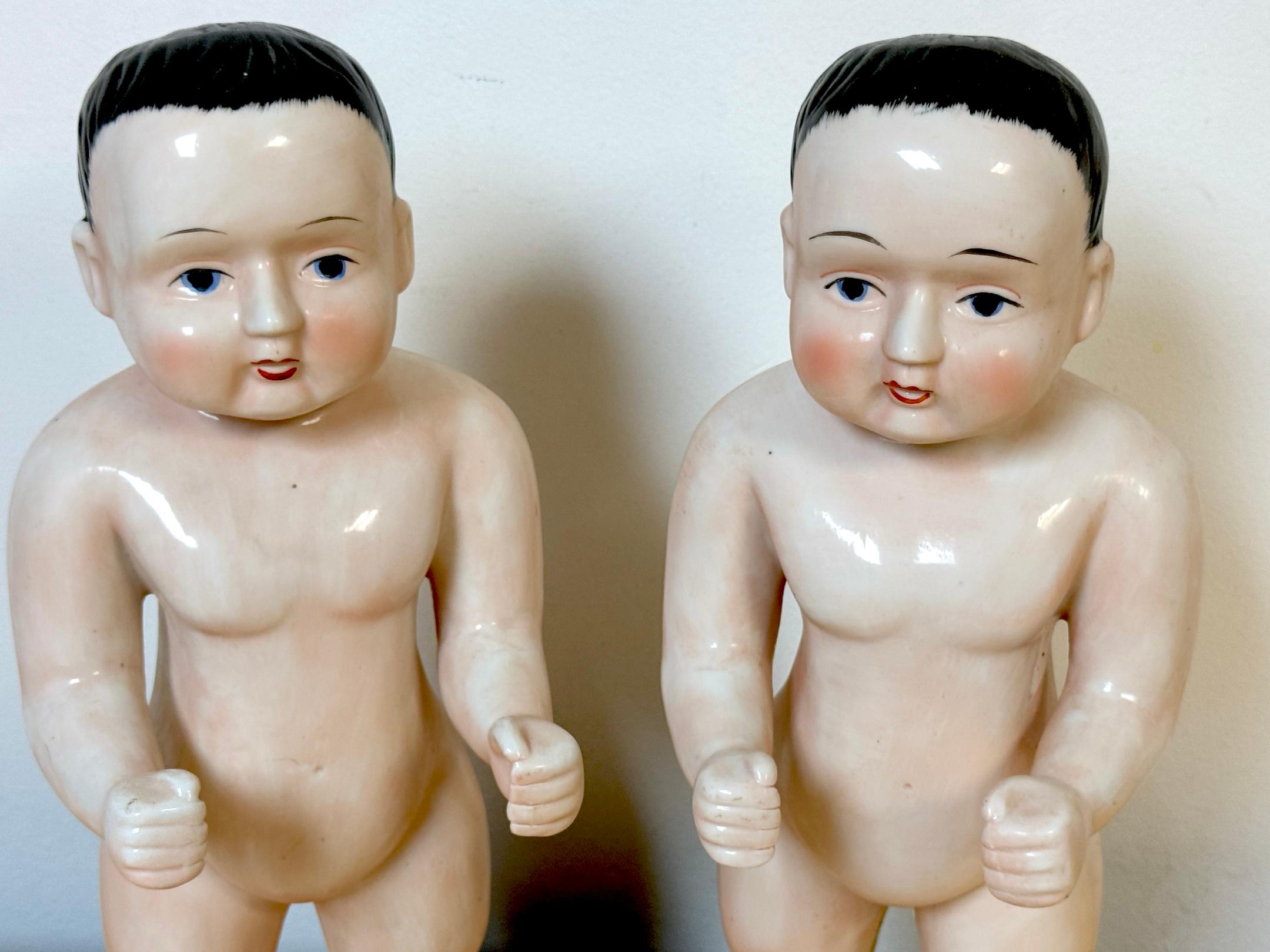 Tedesco Coppia di figure gemelle 'Gemini' di Frozen Charlie in vendita