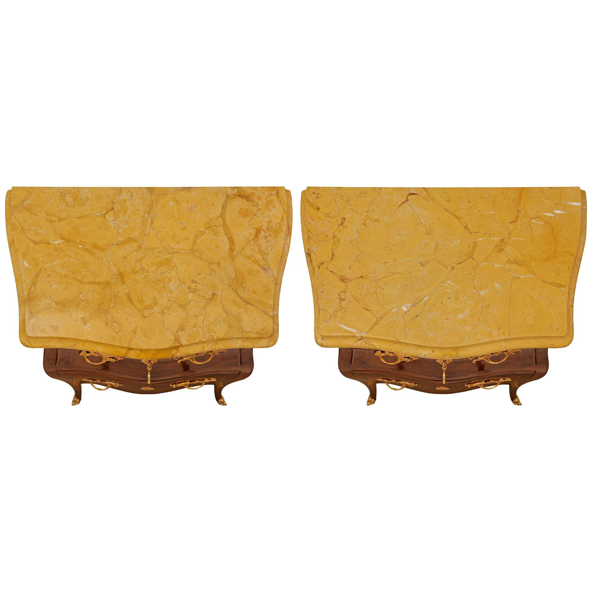 paire de commodes/tables génoises du 19e siècle en noyer, bronze doré et marbre de Sienne en vente 3