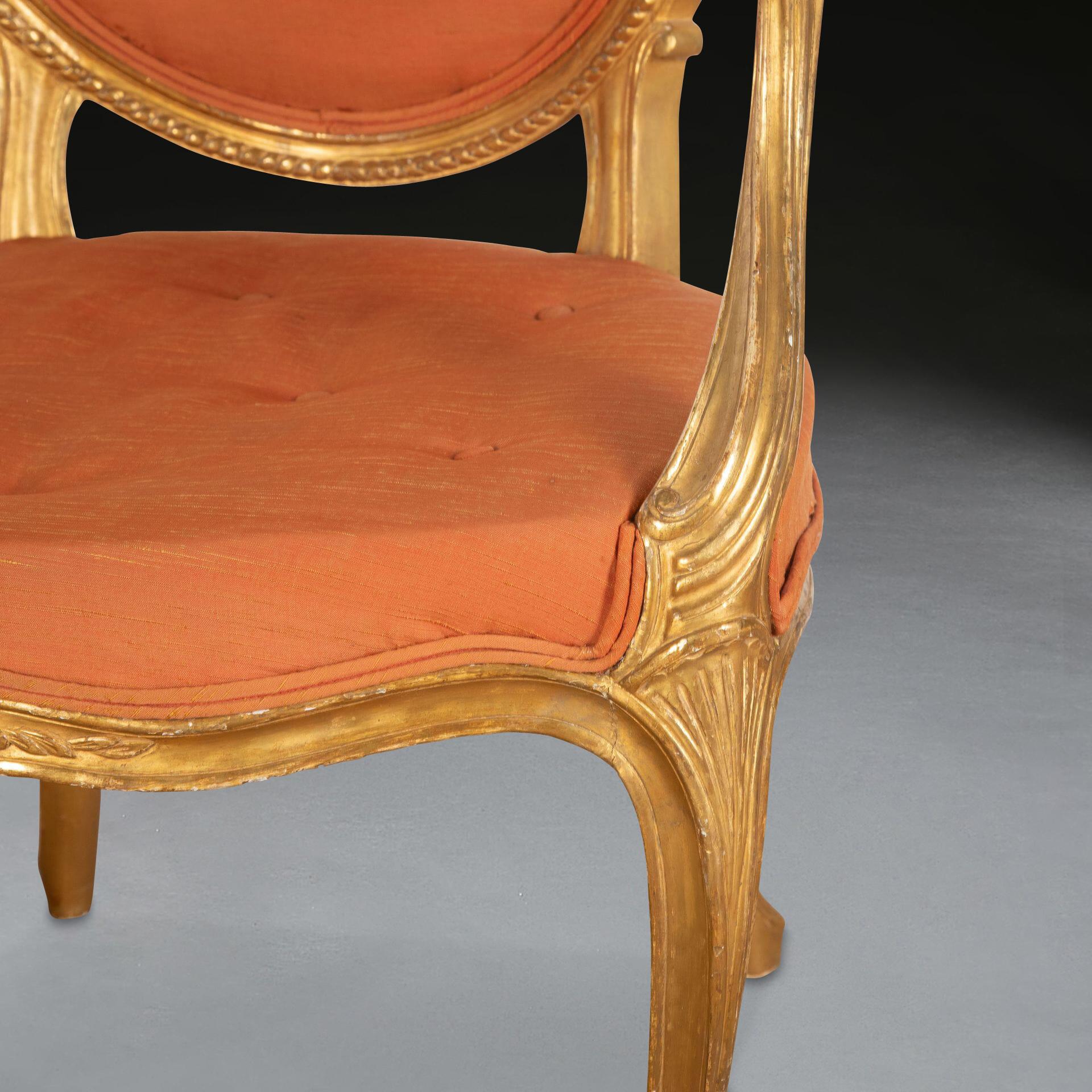 Paire de fauteuils ouverts Geo III en bois doré en vente 2
