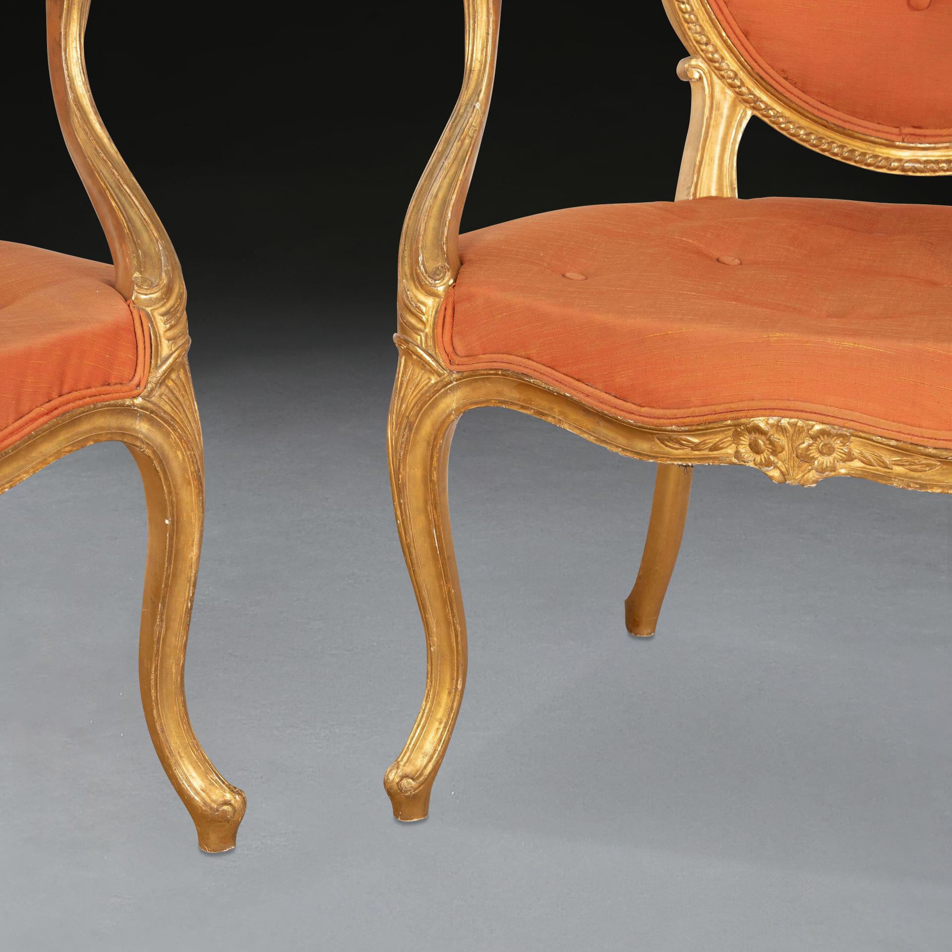 Paire de fauteuils ouverts Geo III en bois doré en vente 5