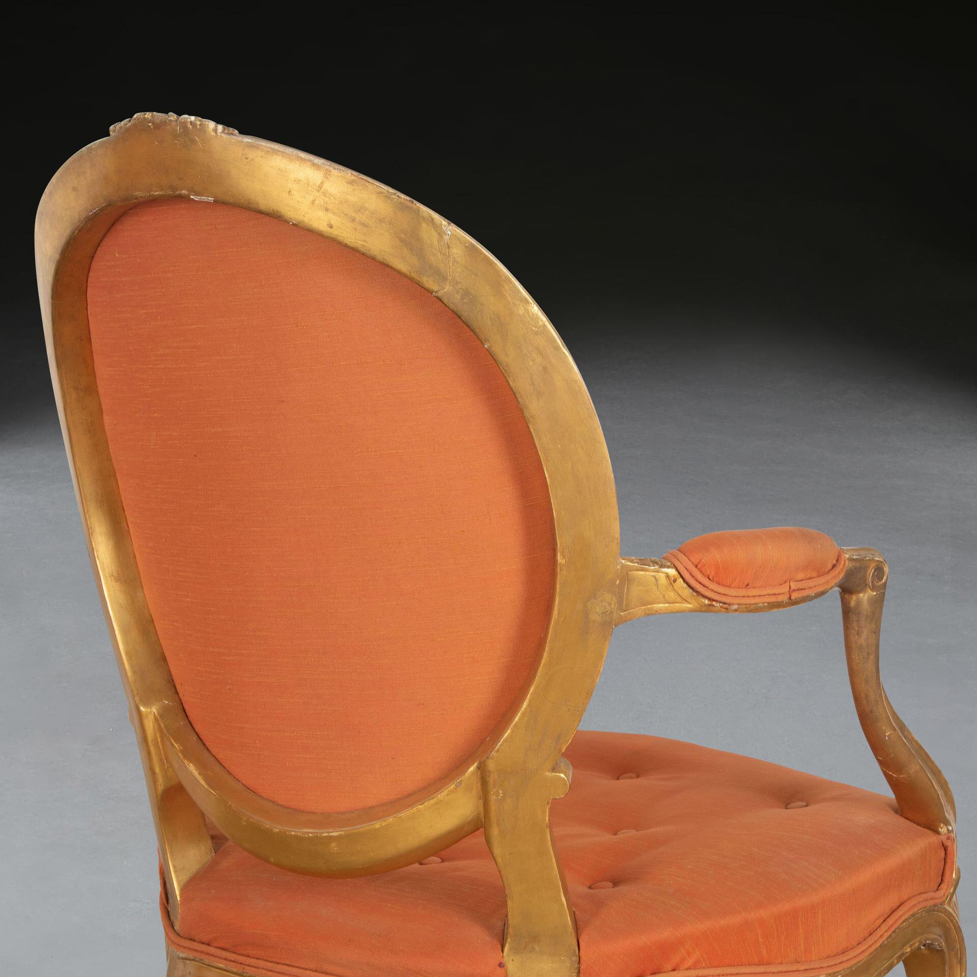 Paire de fauteuils ouverts Geo III en bois doré en vente 8