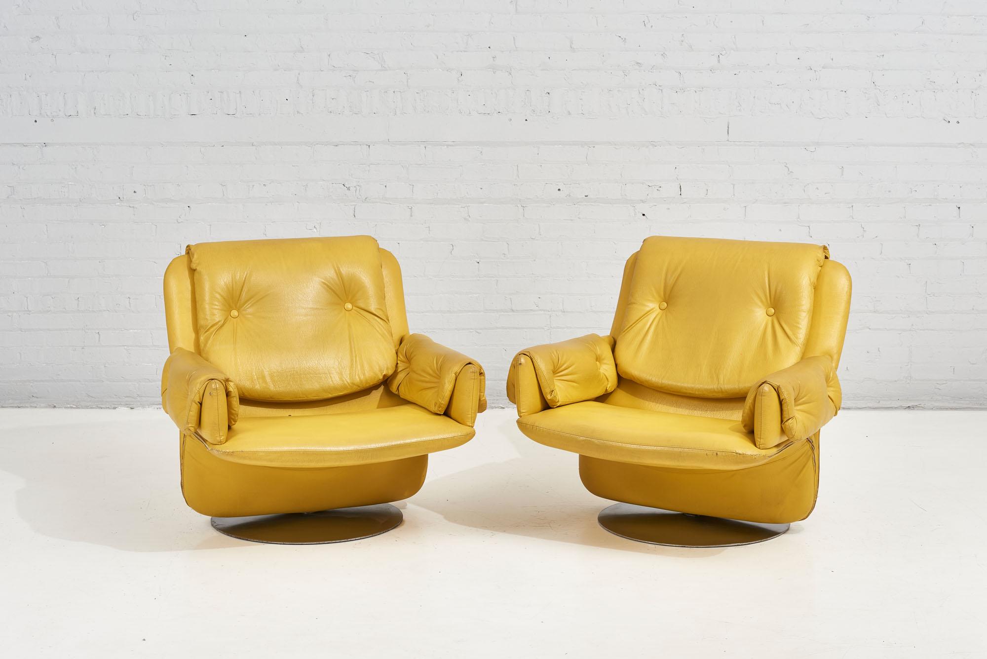 Pair of Geoffrey Harcourt Artifort Chairs, 1960 In Good Condition In Chicago, IL