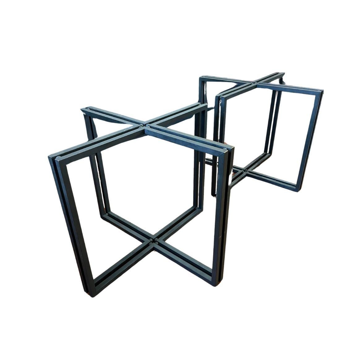 XX secolo Coppia di basi da tavolo geometriche in metallo nero in vendita