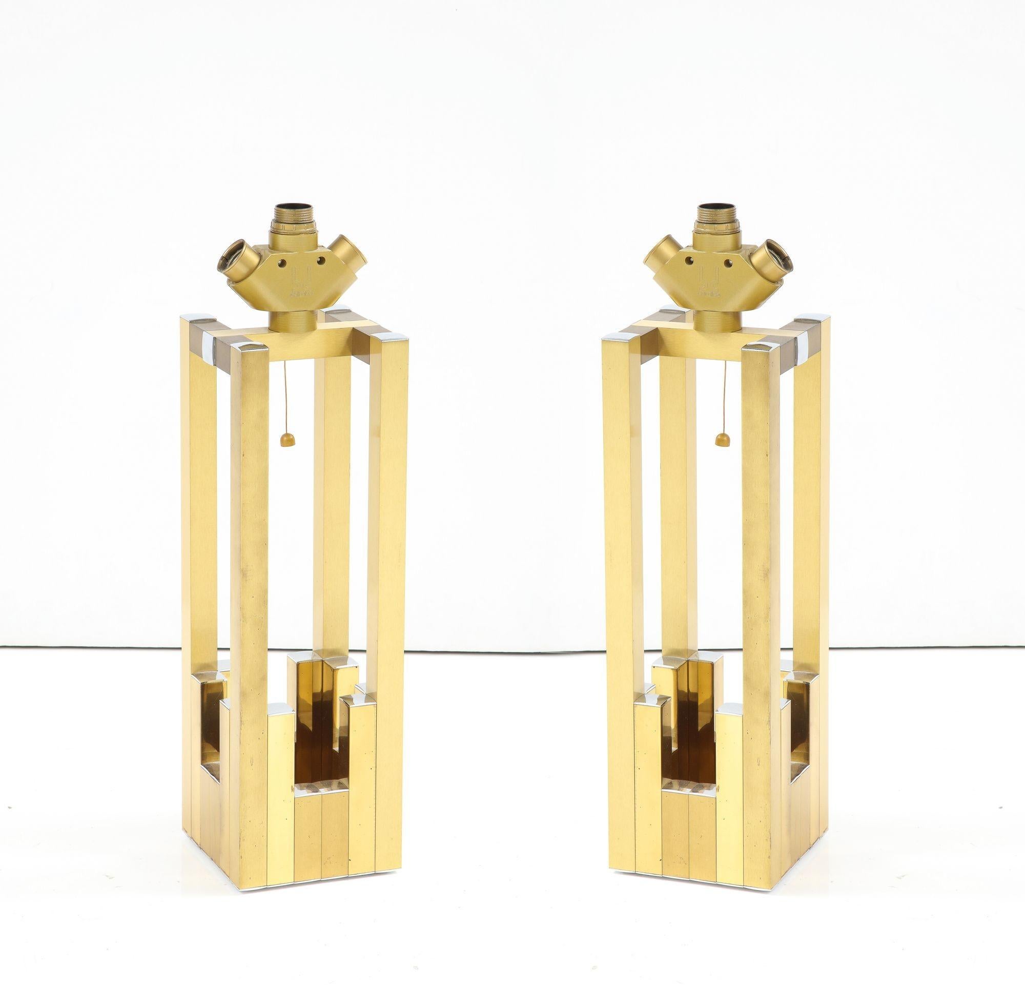 Pair of Geometric Brass and Chrome Table Lamps by Willy Rizzo for Lumica In Good Condition In New York, NY