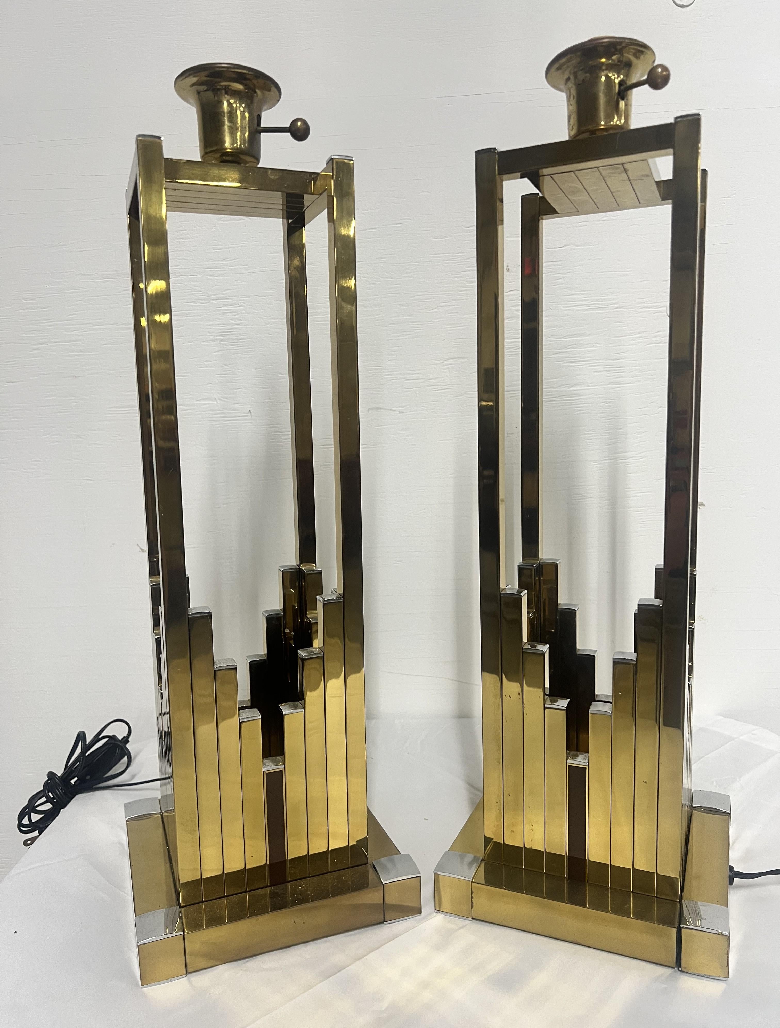 Pareja de lámparas de mesa geométricas de latón y cromo de Willy Rizzo para Lumica en venta 3