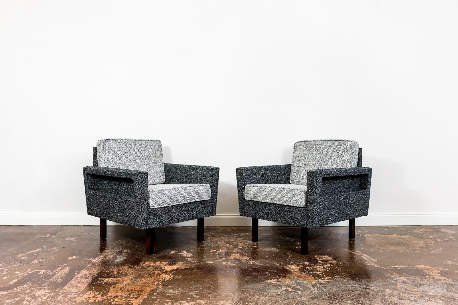 Pair of large club chairs, 1970s, Poland.
Reupholstered in gray-black and gray-white woven fabric.
Storage room under the armrests.