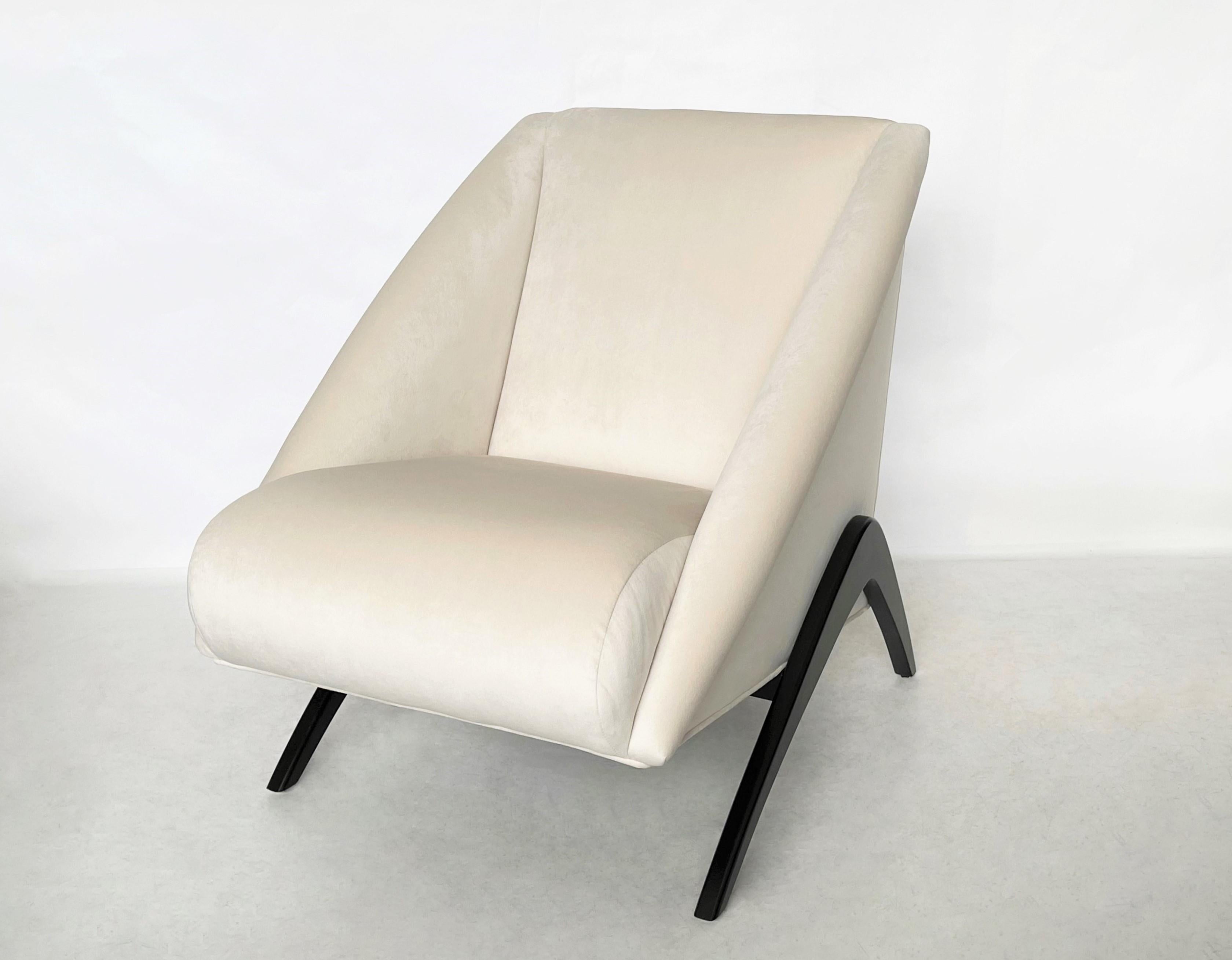 Mid-Century Modern Pair of Geometric Italian Club or Lounge Chairs Attributed to Gio Ponti
