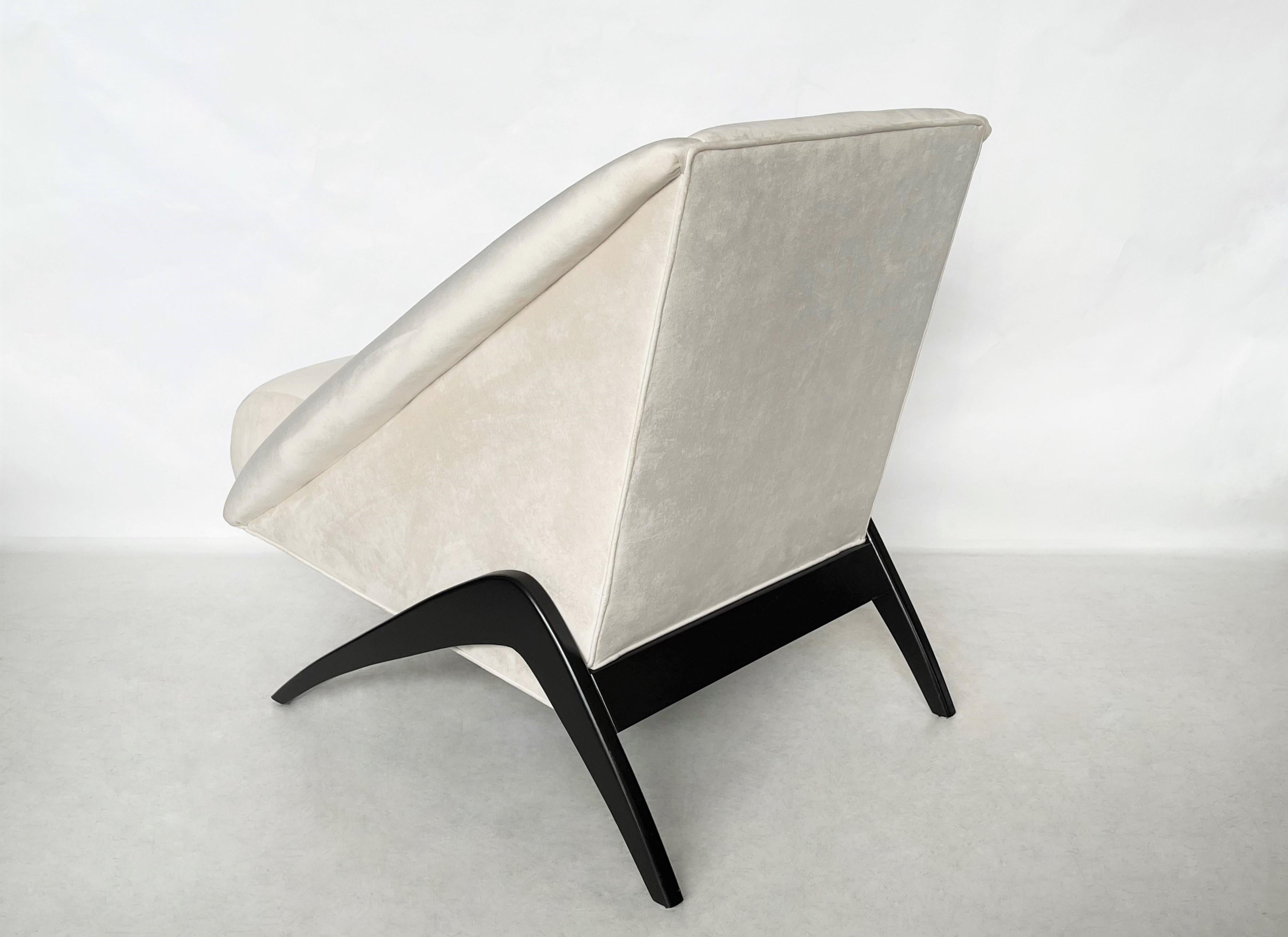 Pair of Geometric Italian Club or Lounge Chairs Attributed to Gio Ponti 2
