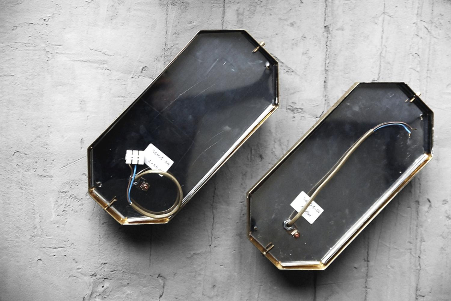 Pair of Geometric Mid-Century Modern Sconces in Brass, 1970s For Sale 1