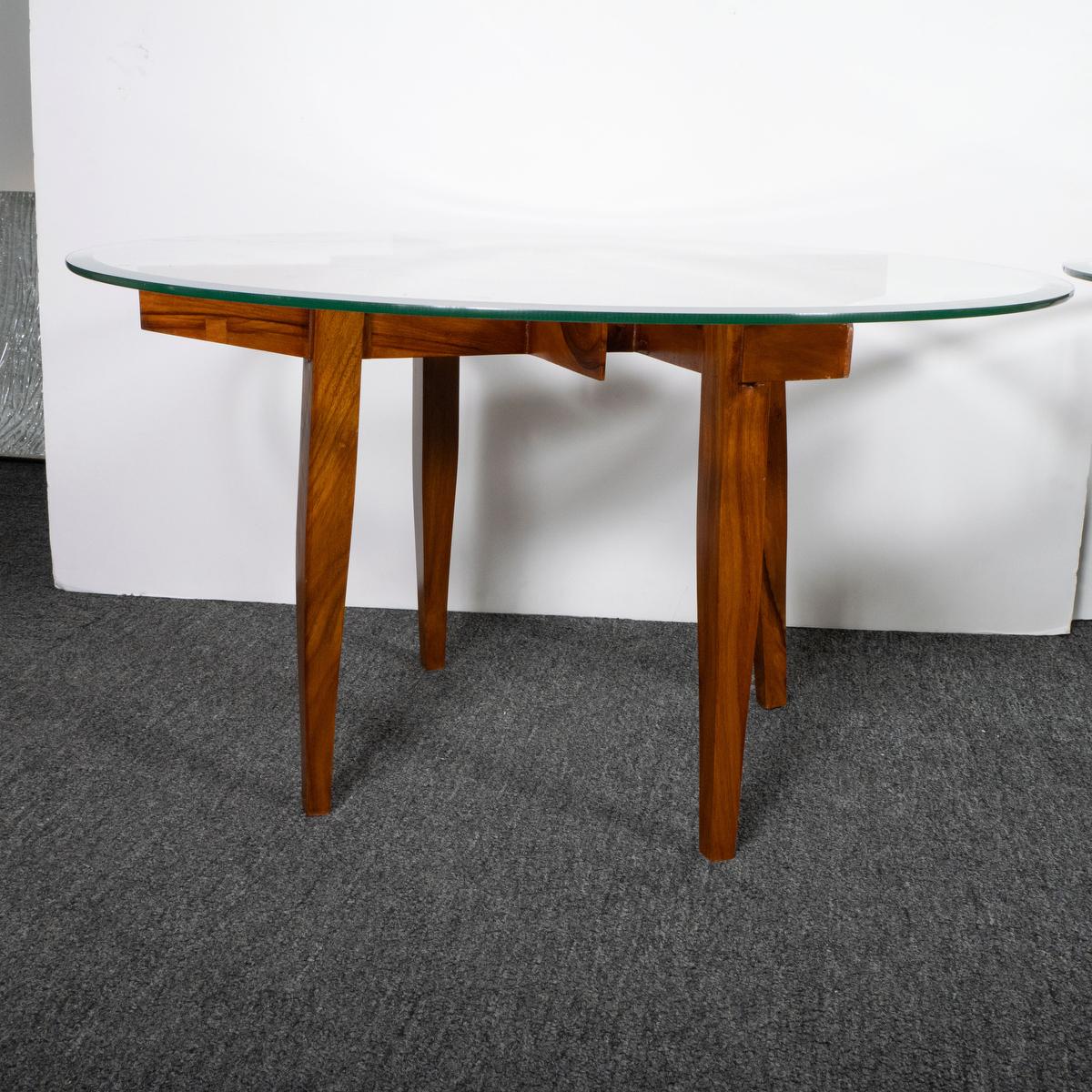 Pareja de mesas auxiliares de madera con motivos geométricos en venta 4