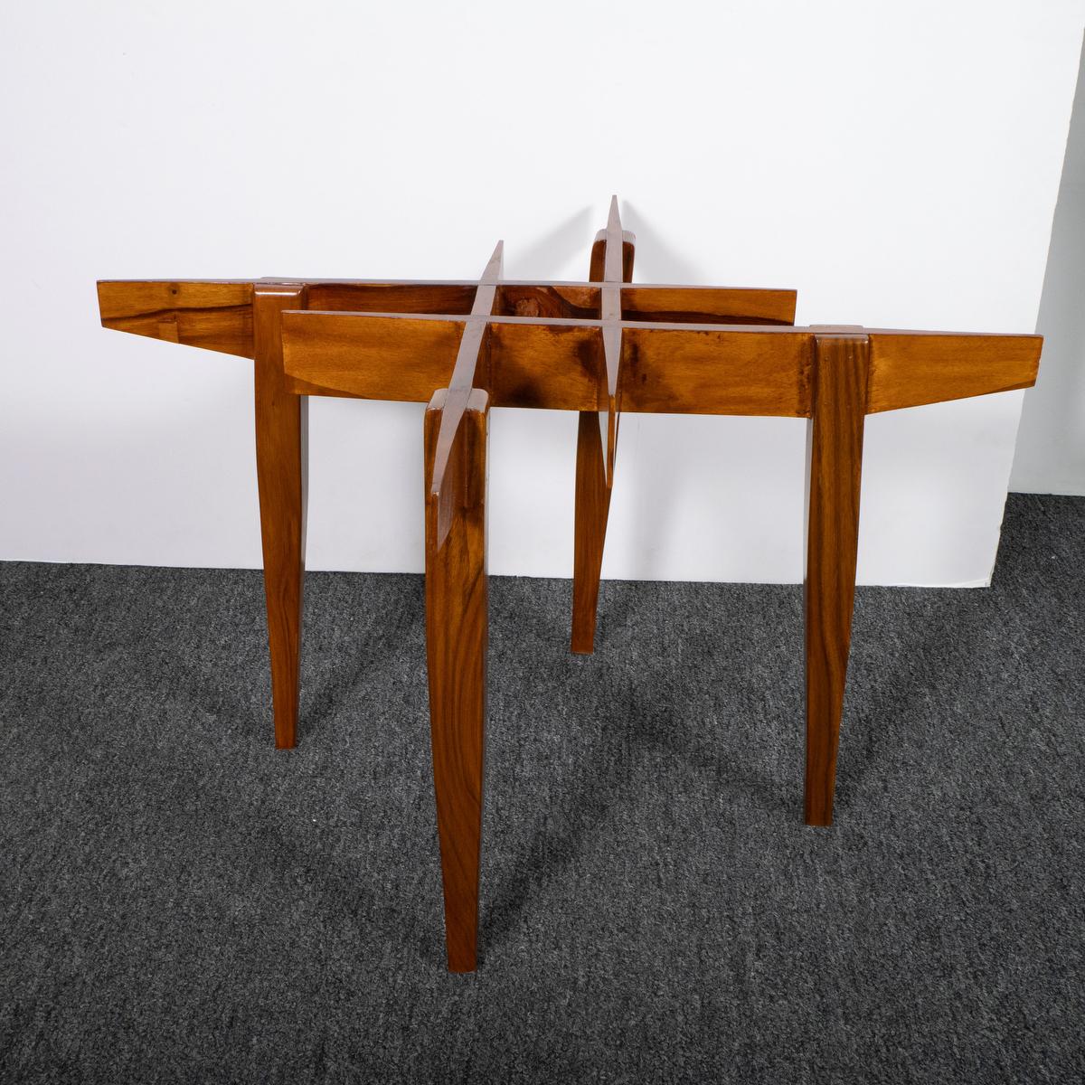 Pareja de mesas auxiliares de madera con motivos geométricos en Bueno estado para la venta en Tarrytown, NY