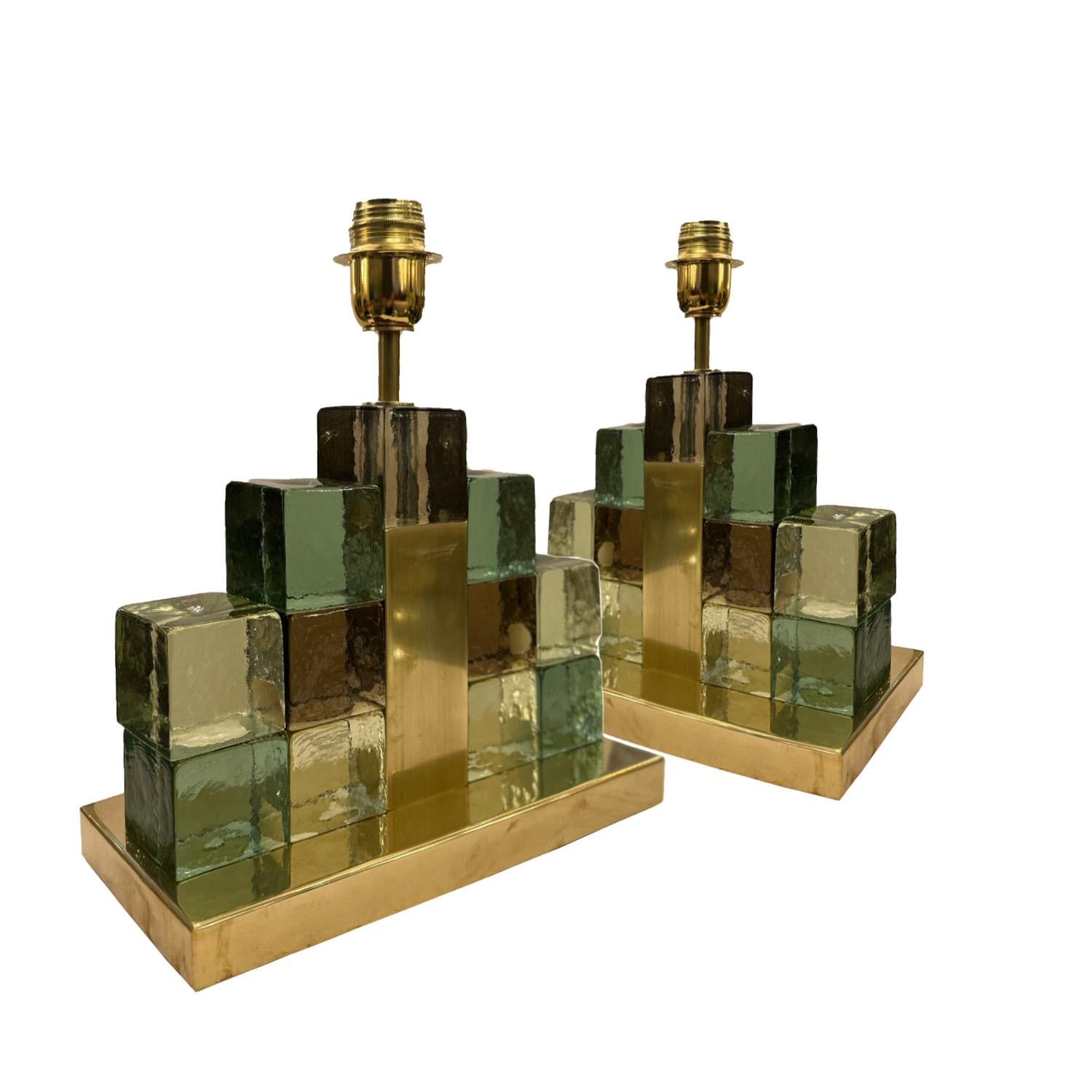 Modern Pair of Geometric Murano Glass Interlocking Block and Brass Table Lamps For Sale