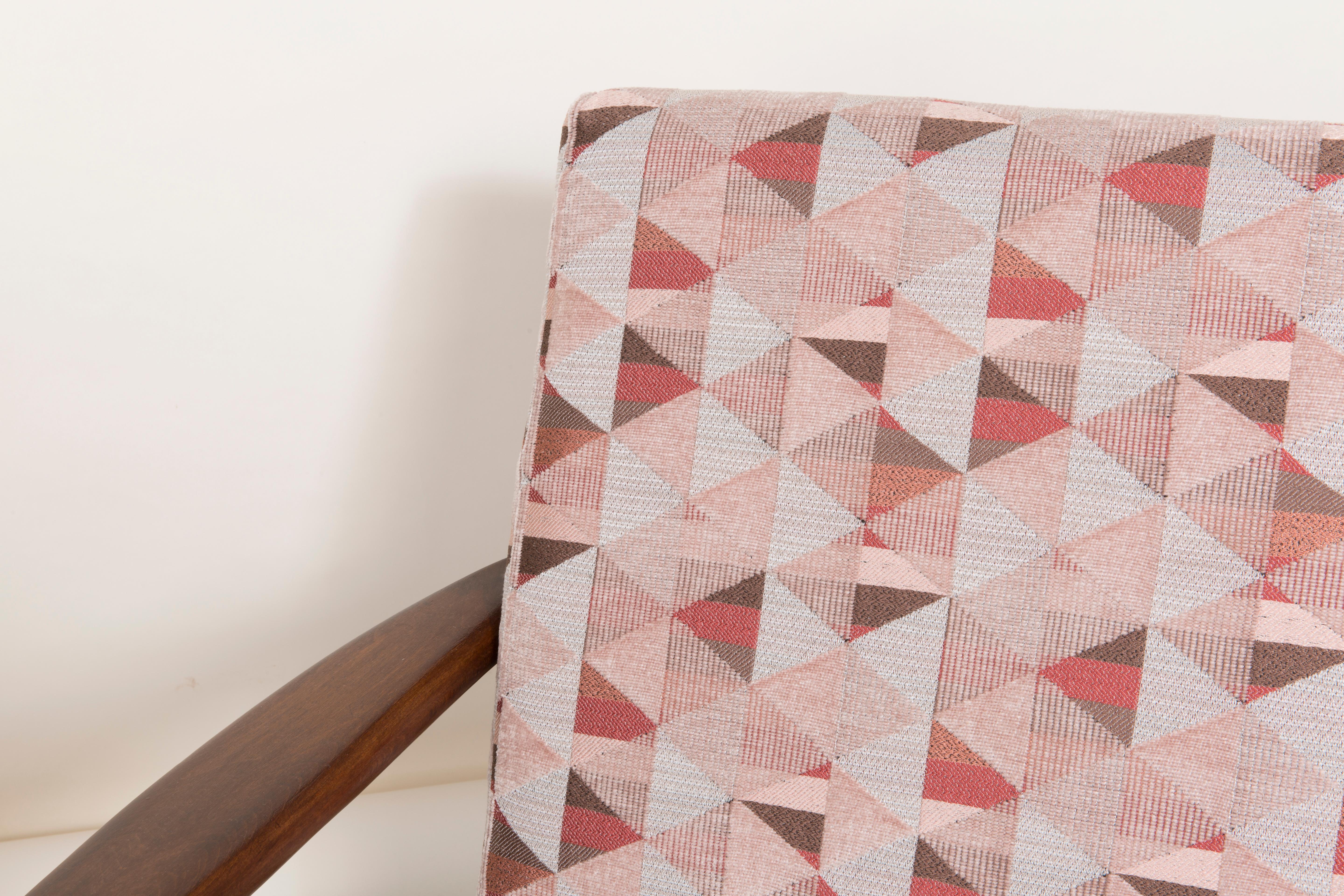 Mid-Century Modern Pair of Geometric Pink Print Velvet Armchairs, 1960s, Poland For Sale