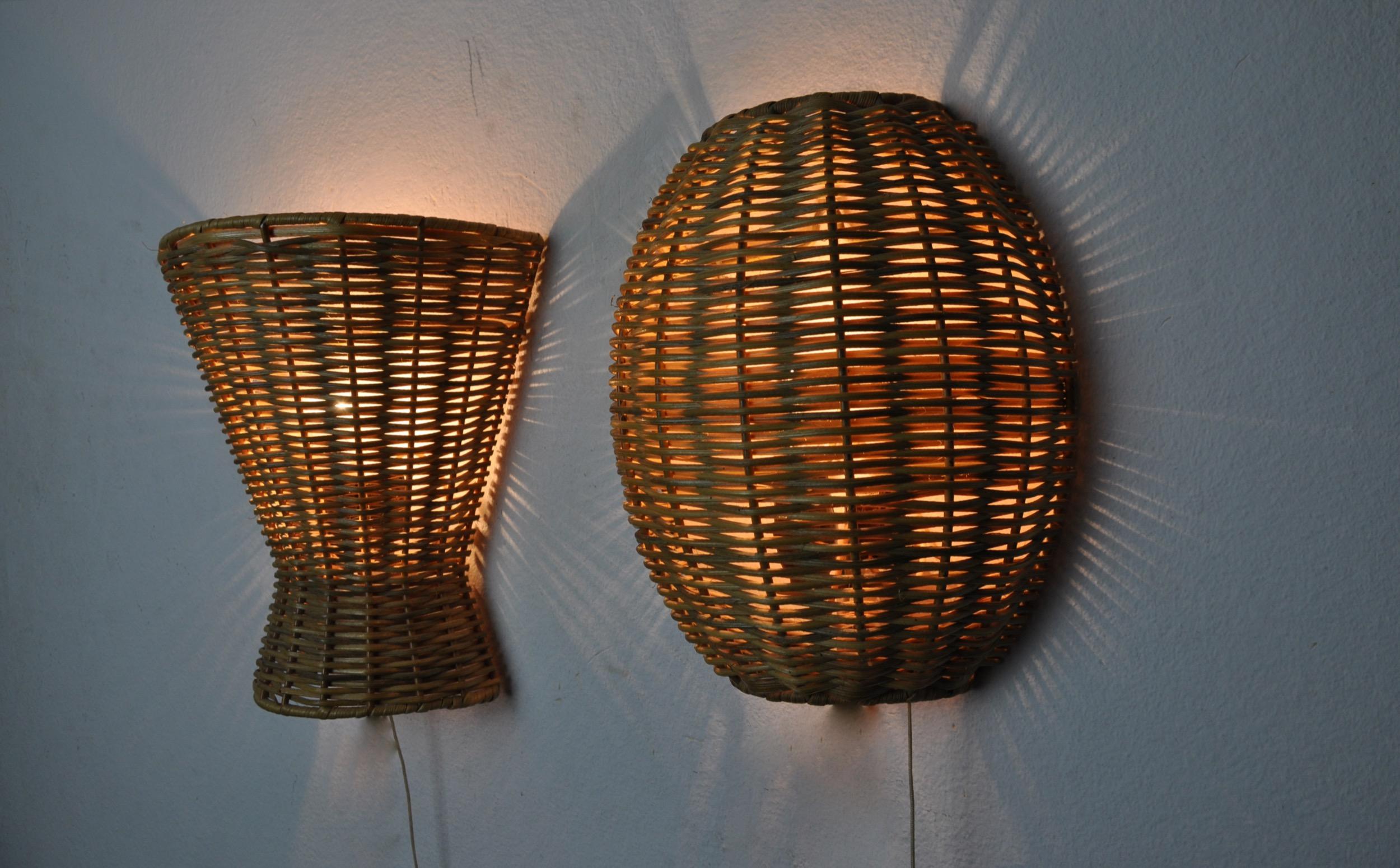 Pair of geometric rattan sconces, France, 1960 In Good Condition In BARCELONA, ES