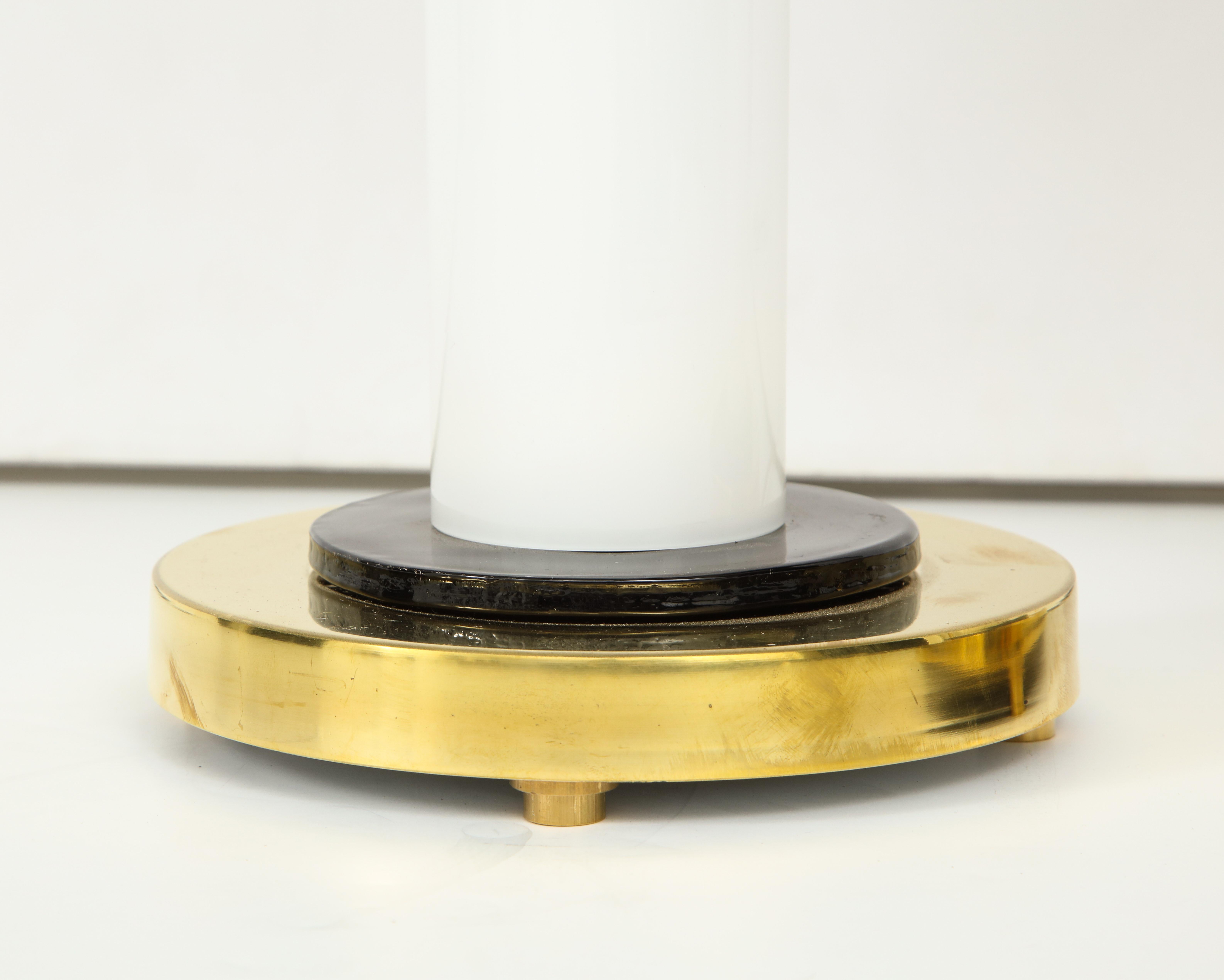 Ottone Coppia di lampade geometriche in vetro di Murano rosso, bianco e nero e ottone, Italia in vendita