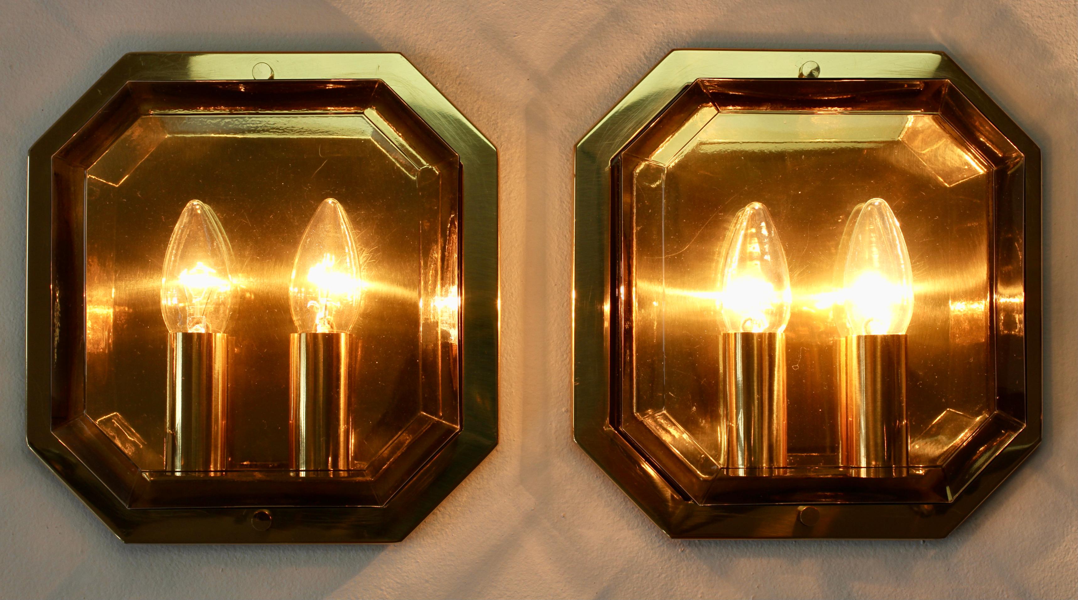 Polished Pair of Geometric Smoked Topaz Glass and Brass Wall Lights by Limburg circa 1980 For Sale