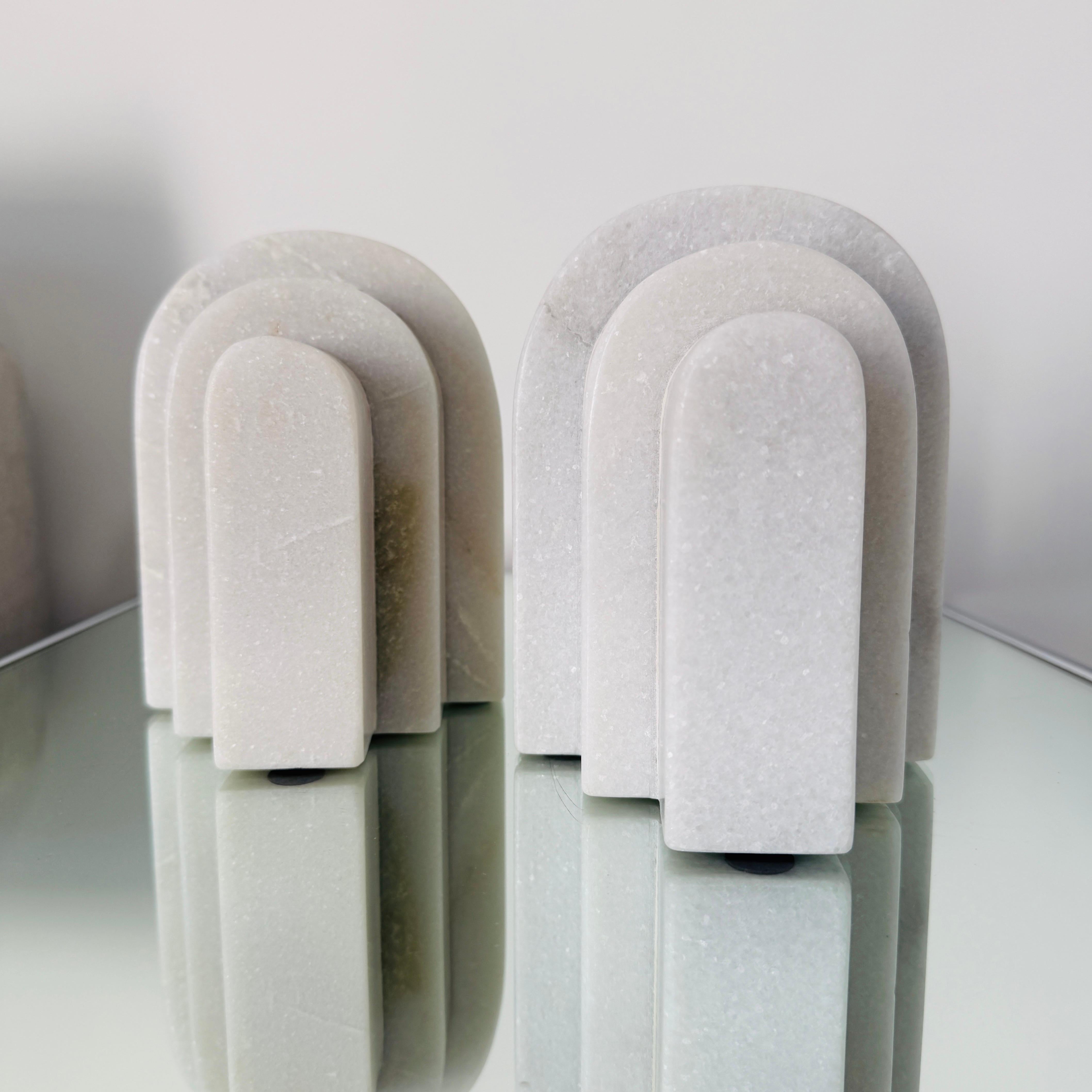 Pair of Geometric White Marble Bookends In Good Condition For Sale In Fort Lauderdale, FL