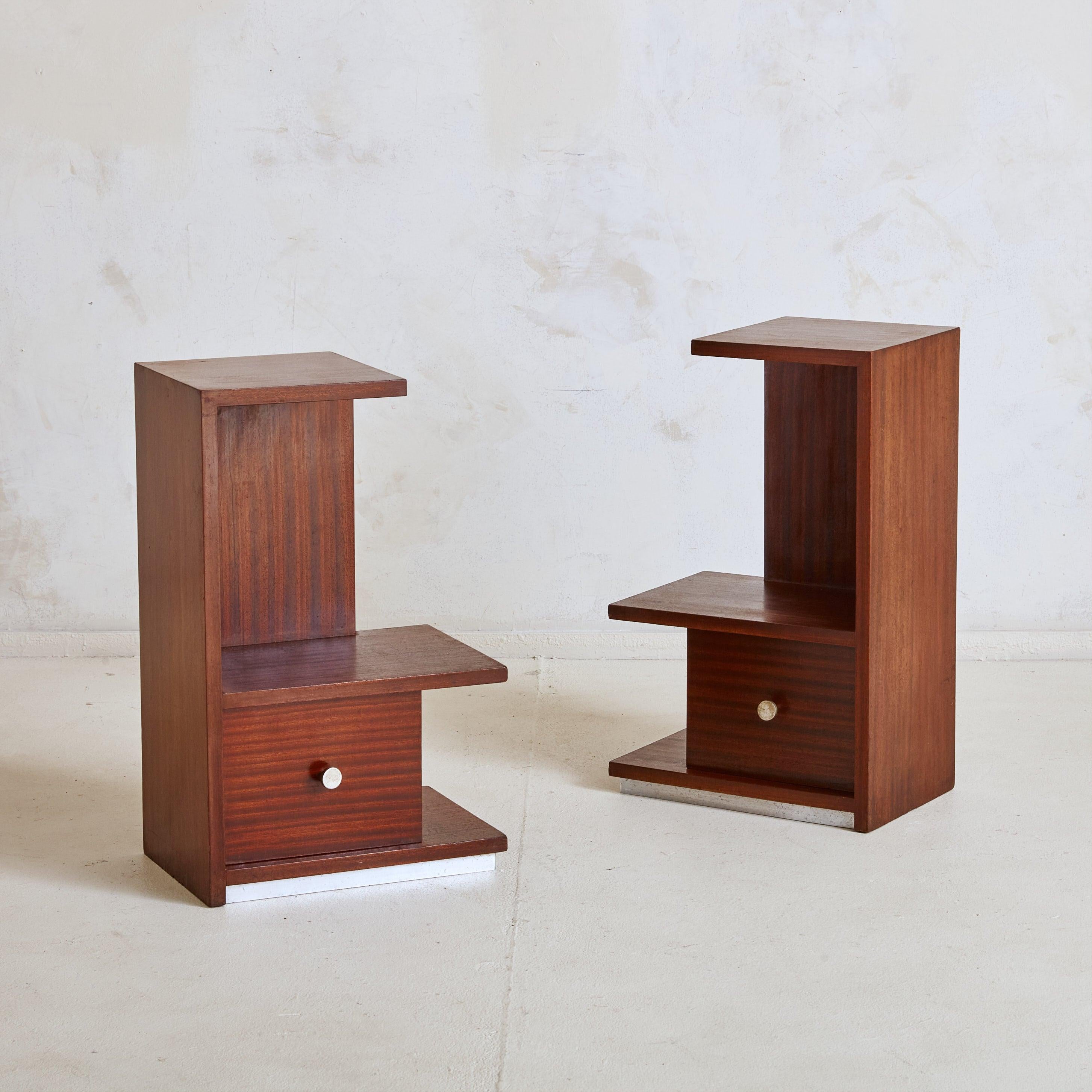 Mesa auxiliar geométrica de madera, Francia años 40 - 2 Disponibles Art Decó en venta