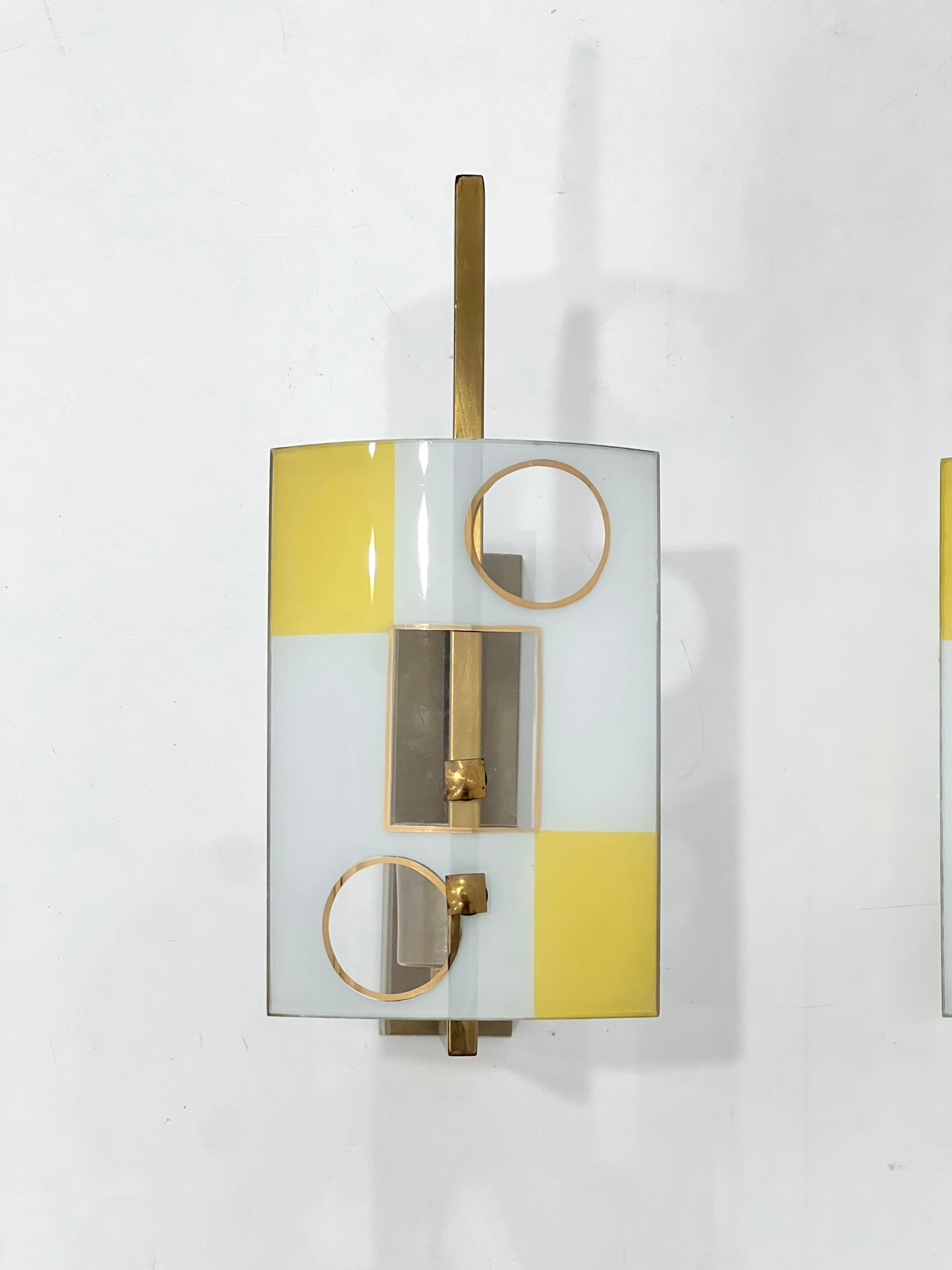 Mid-Century Modern Pair of Geometrical Curved Glass Sconces For Sale