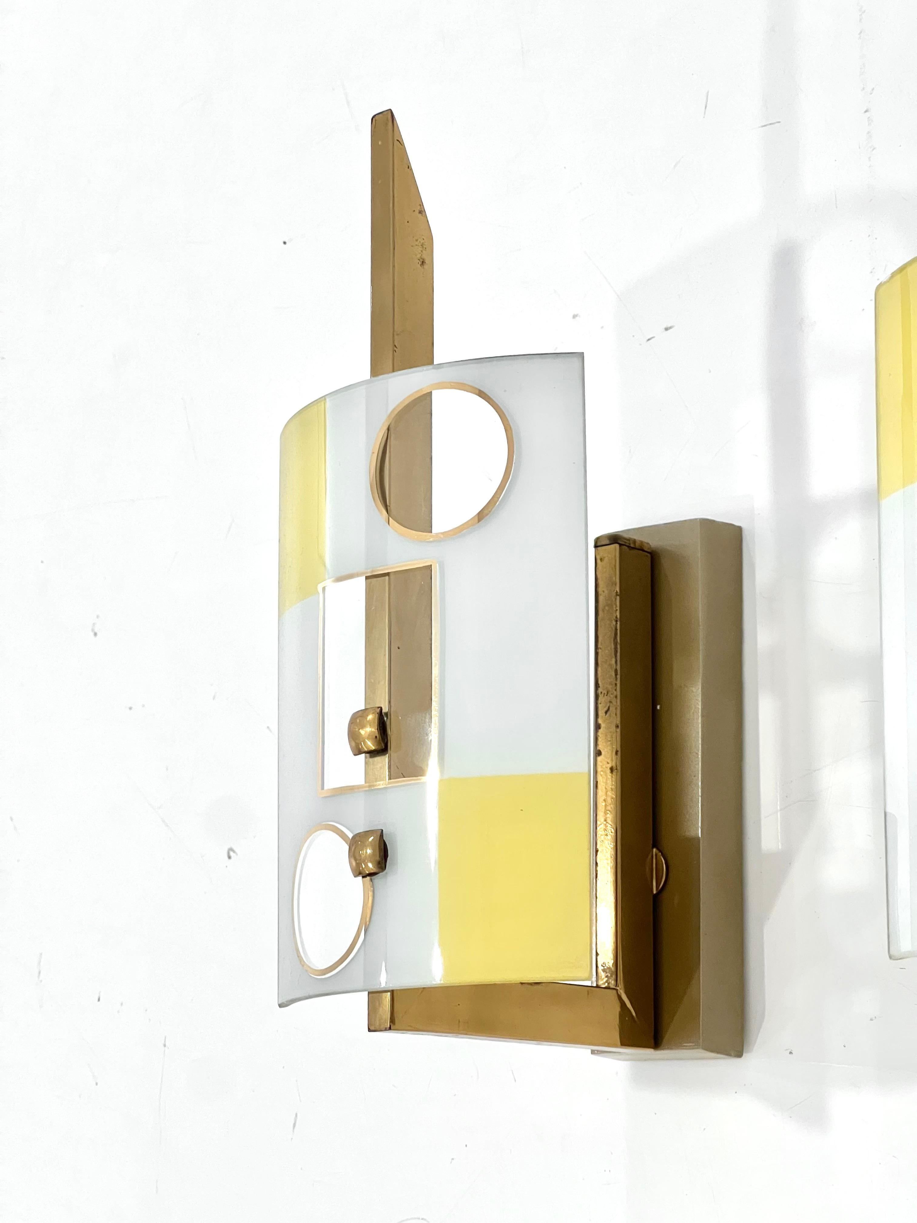 20th Century Pair of Geometrical Curved Glass Sconces For Sale