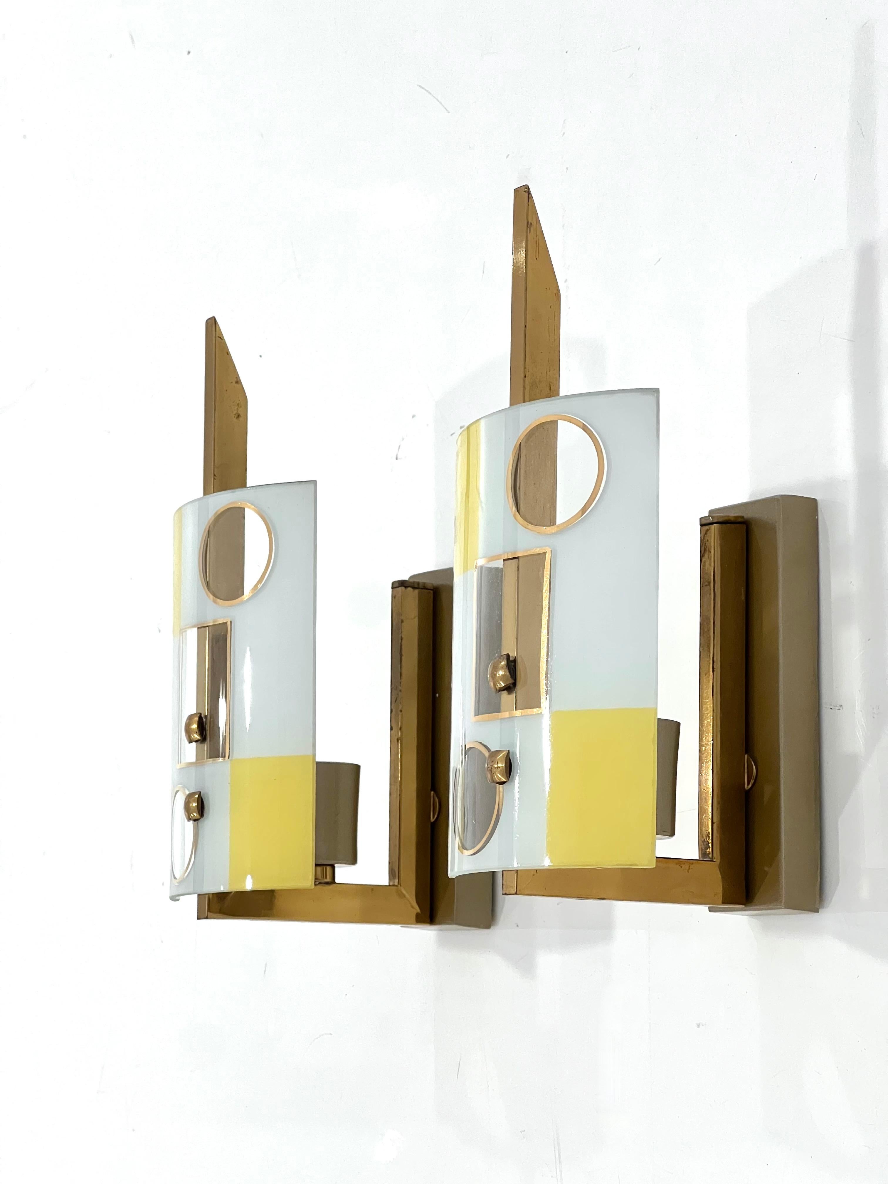 Brass Pair of Geometrical Curved Glass Sconces For Sale