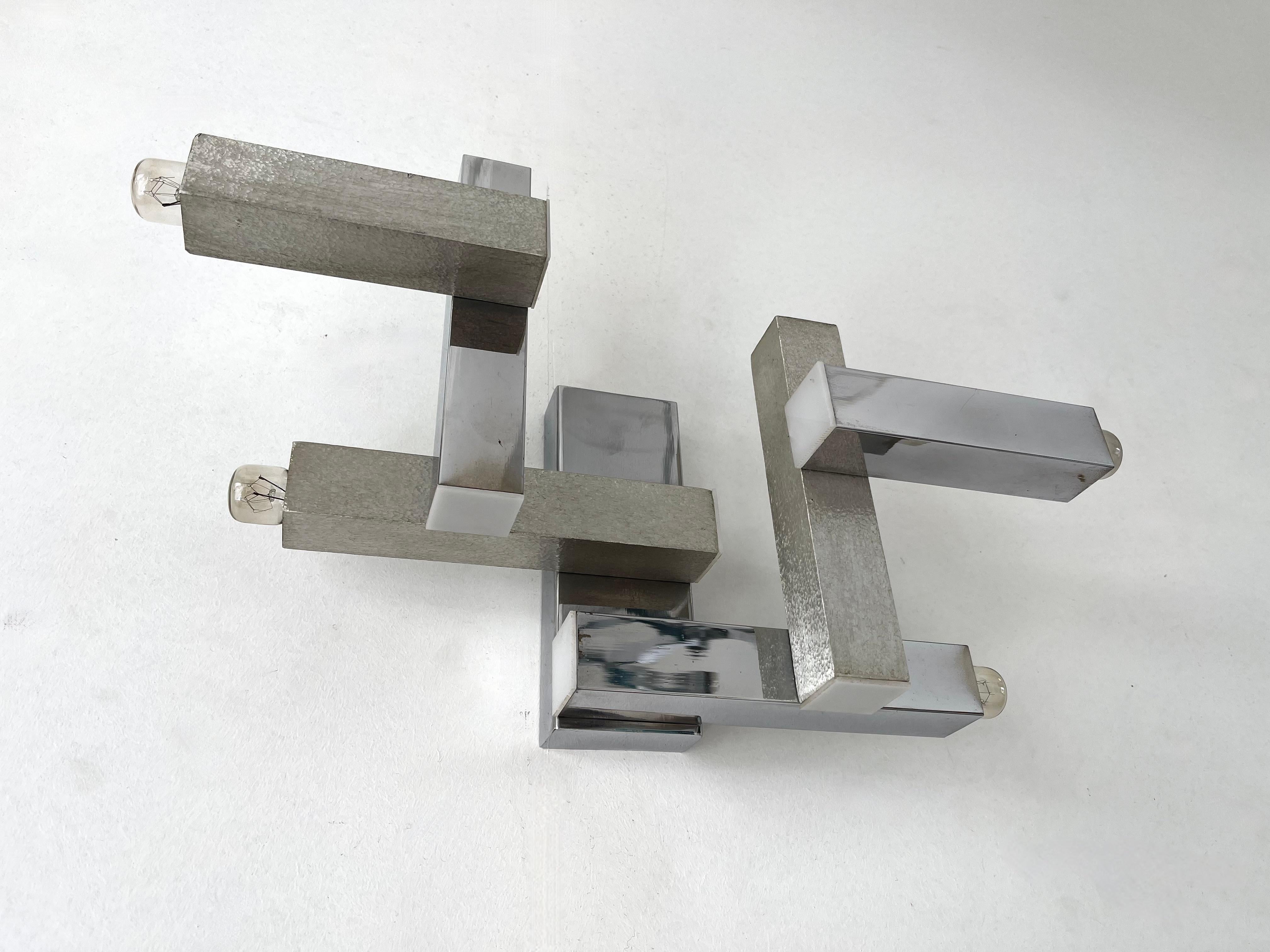Pareja de apliques metálicos Geometry, Italia, años 70 en venta 3