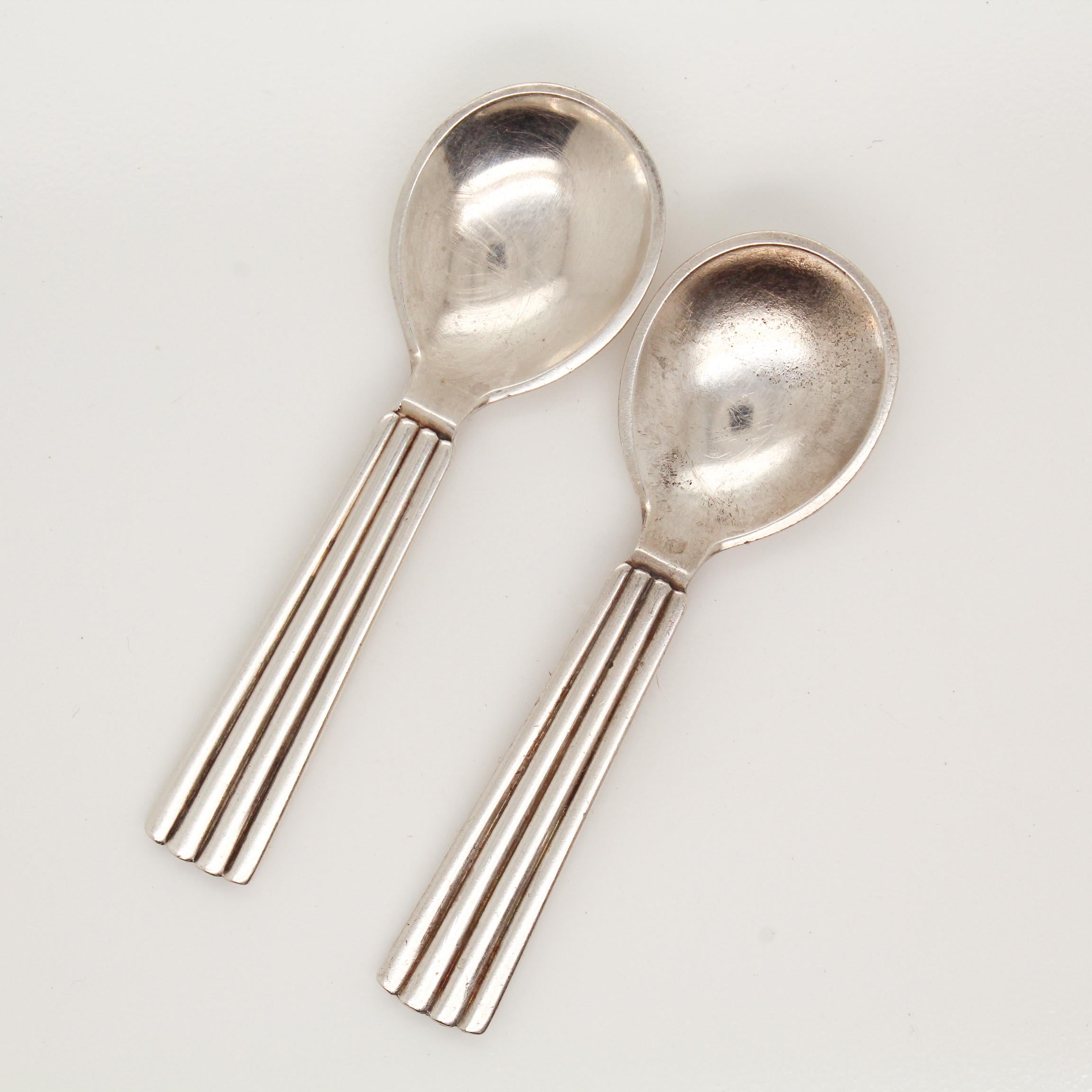 A pair of fine antique sterling silver salt spoons.

By Georg Jensen.

In the Bernadotte pattern. 

Designed by Sigvard Bernadotte.

Simply a wonderful pair of Jensen salt spoons!

Date:
20th Century

Overall Condition:
They are in overall good,