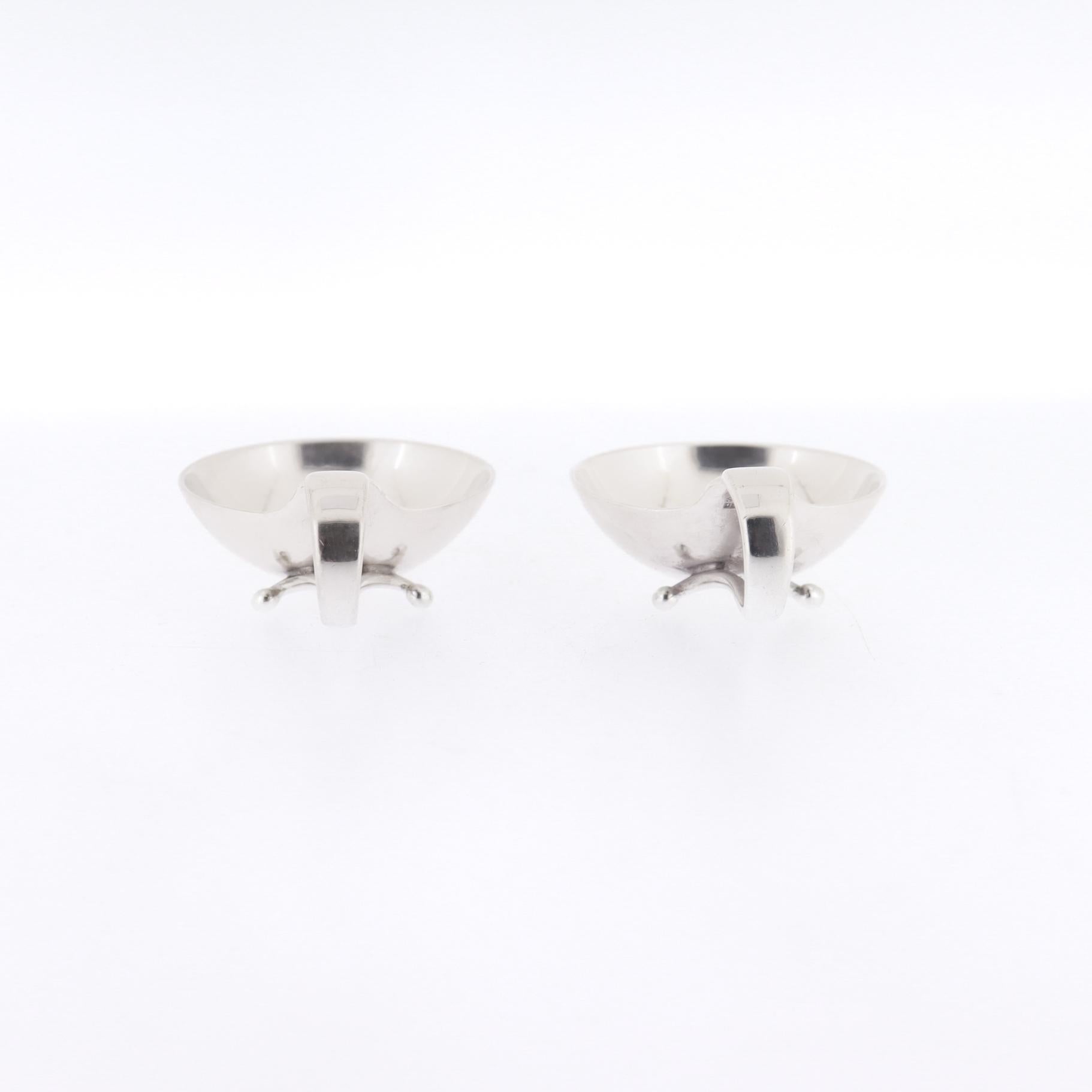 Pareja de saleros y cucharas ornamentales Georg Jensen de plata de ley nº 110 en venta 3