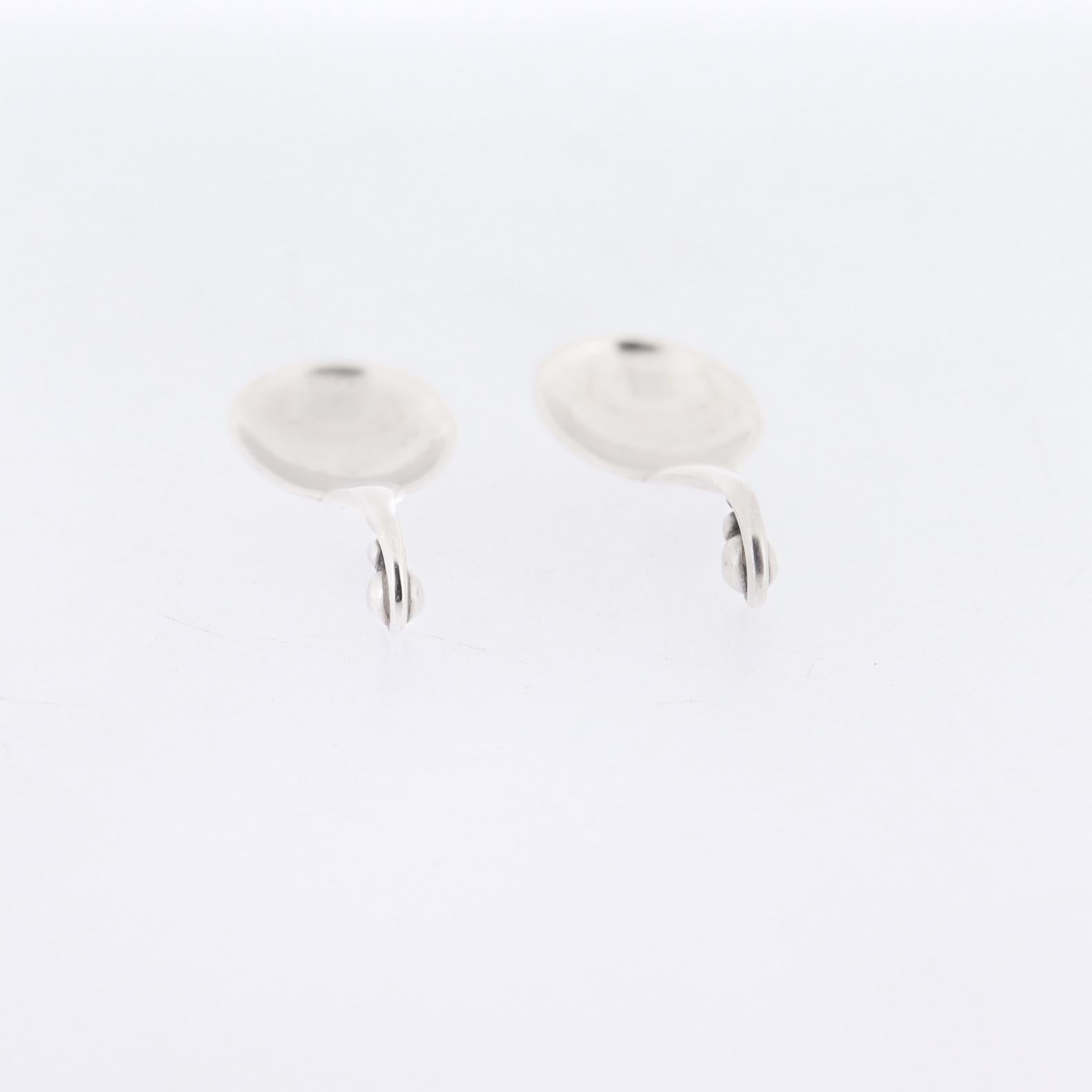 Pareja de saleros y cucharas ornamentales Georg Jensen de plata de ley nº 110 en venta 5