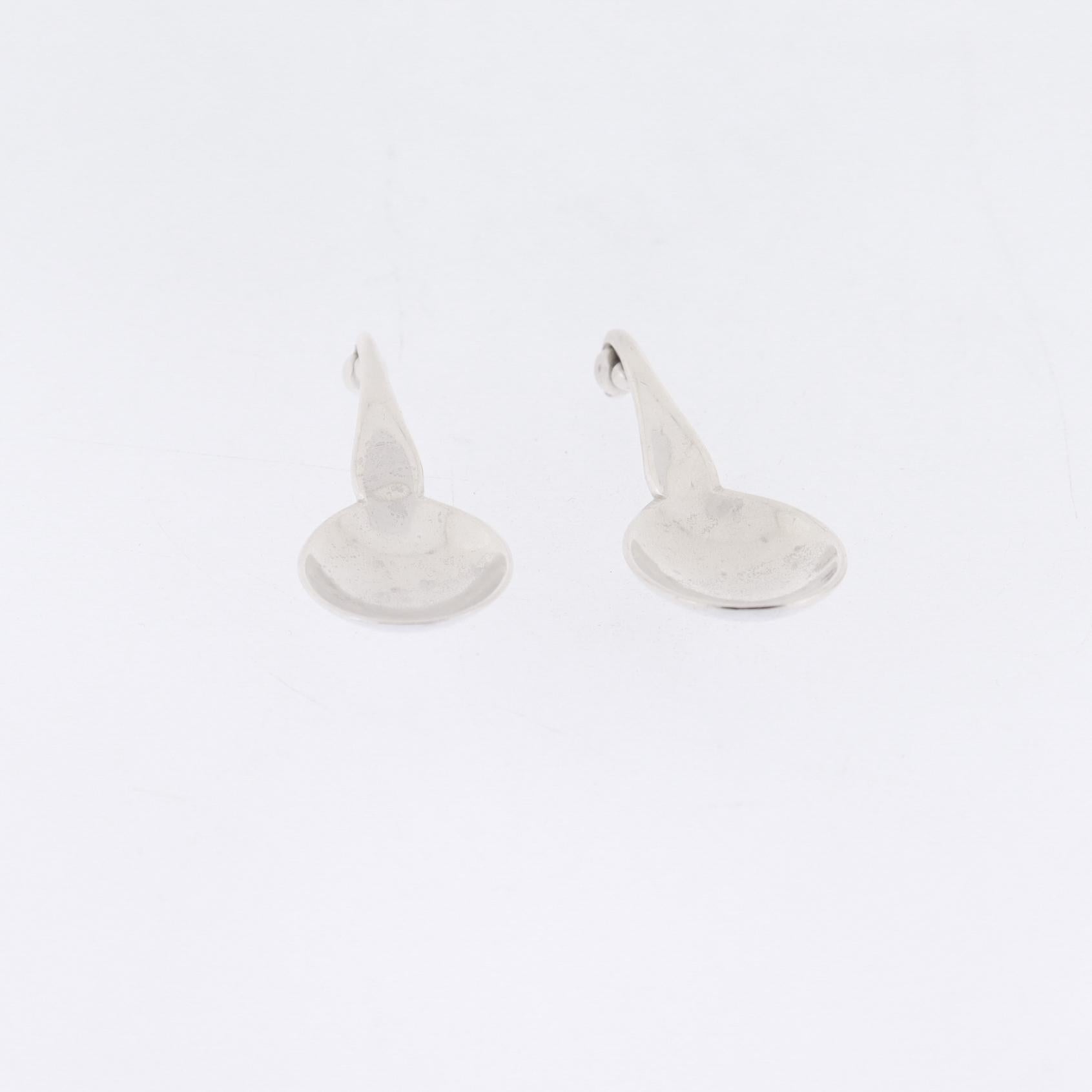Pareja de saleros y cucharas ornamentales Georg Jensen de plata de ley nº 110 en venta 7