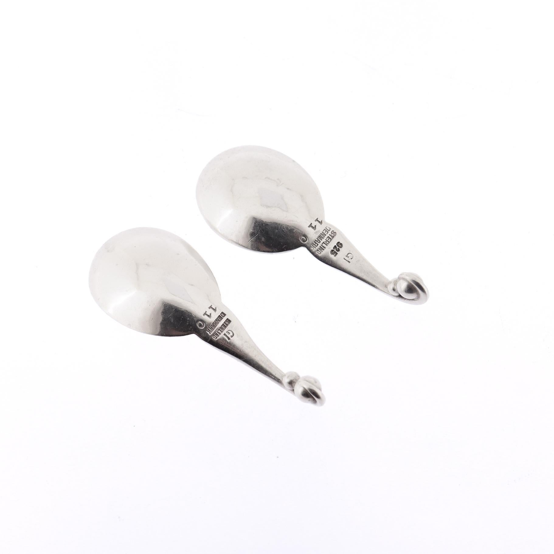 Pareja de saleros y cucharas ornamentales Georg Jensen de plata de ley nº 110 en venta 7