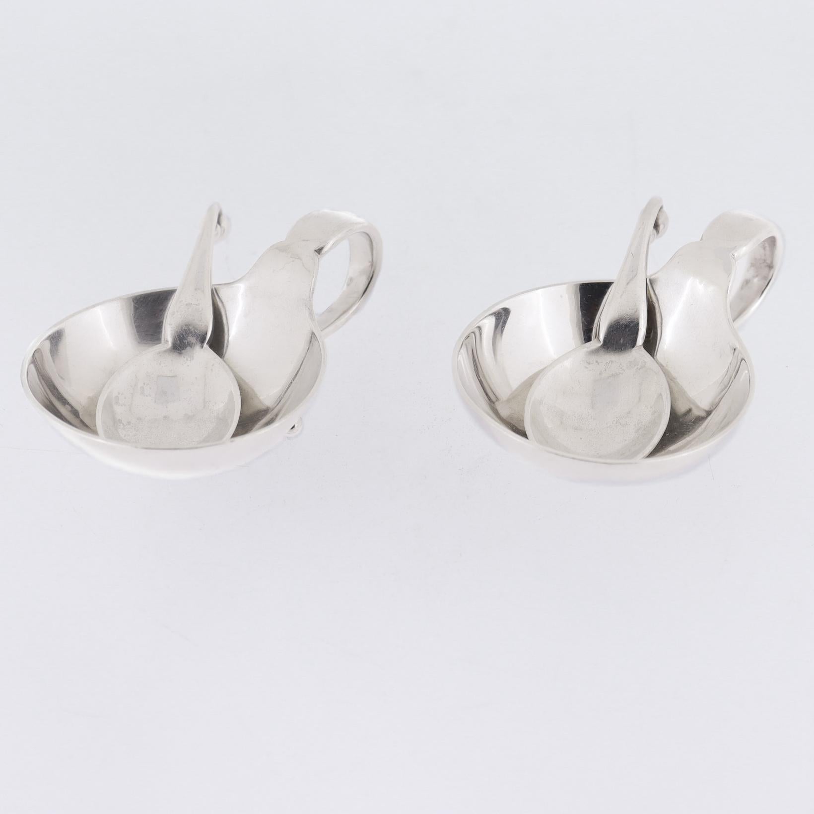 Pareja de saleros y cucharas ornamentales Georg Jensen de plata de ley nº 110 Danés en venta
